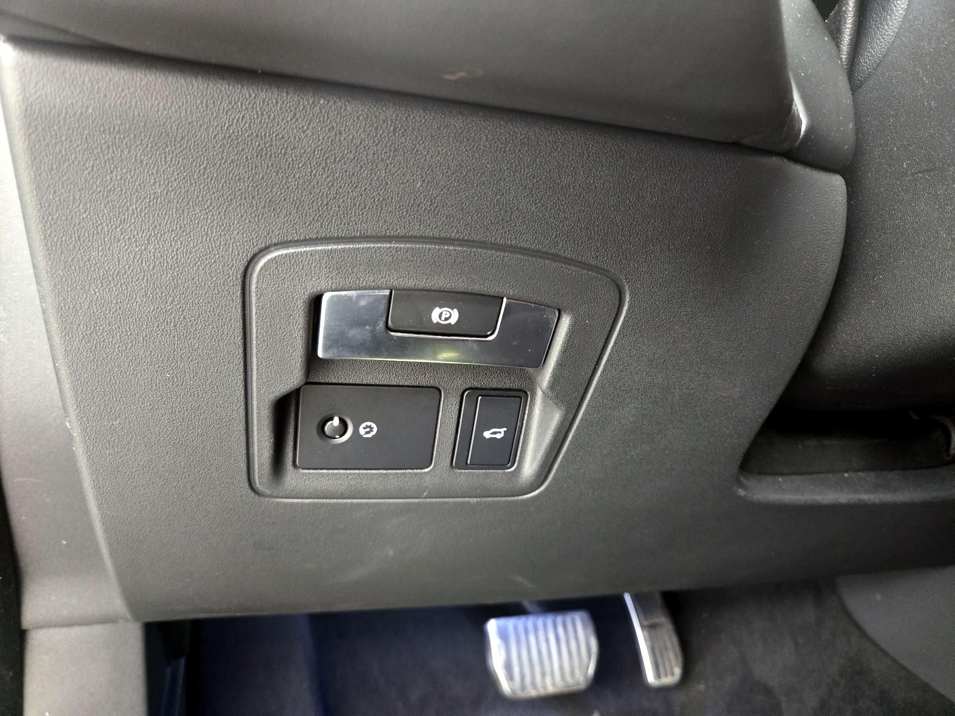 Thumbnail: 2018 Land Rover Range Rover Velar - 13