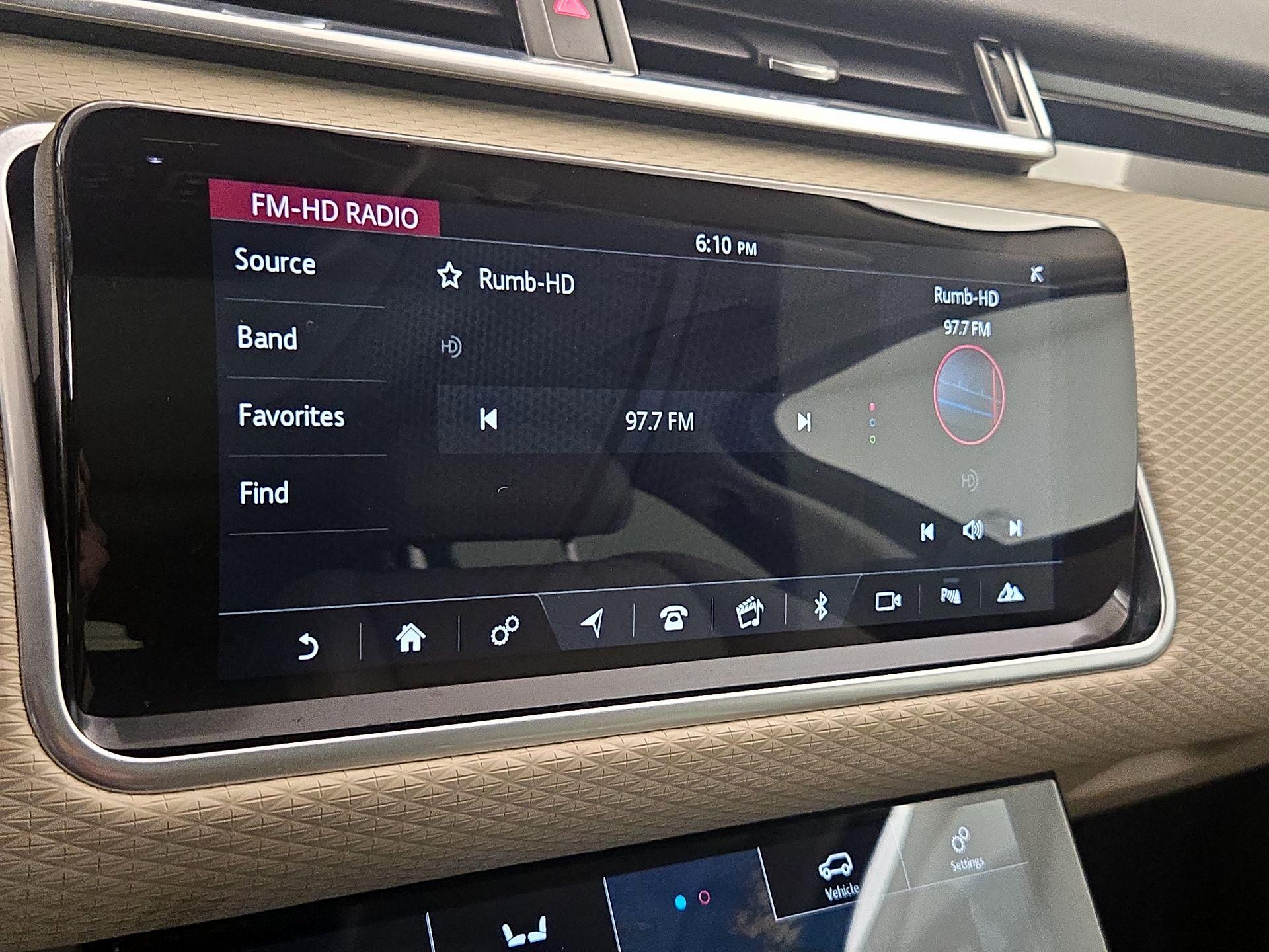 Thumbnail: 2020 Land Rover Range Rover Velar - 16