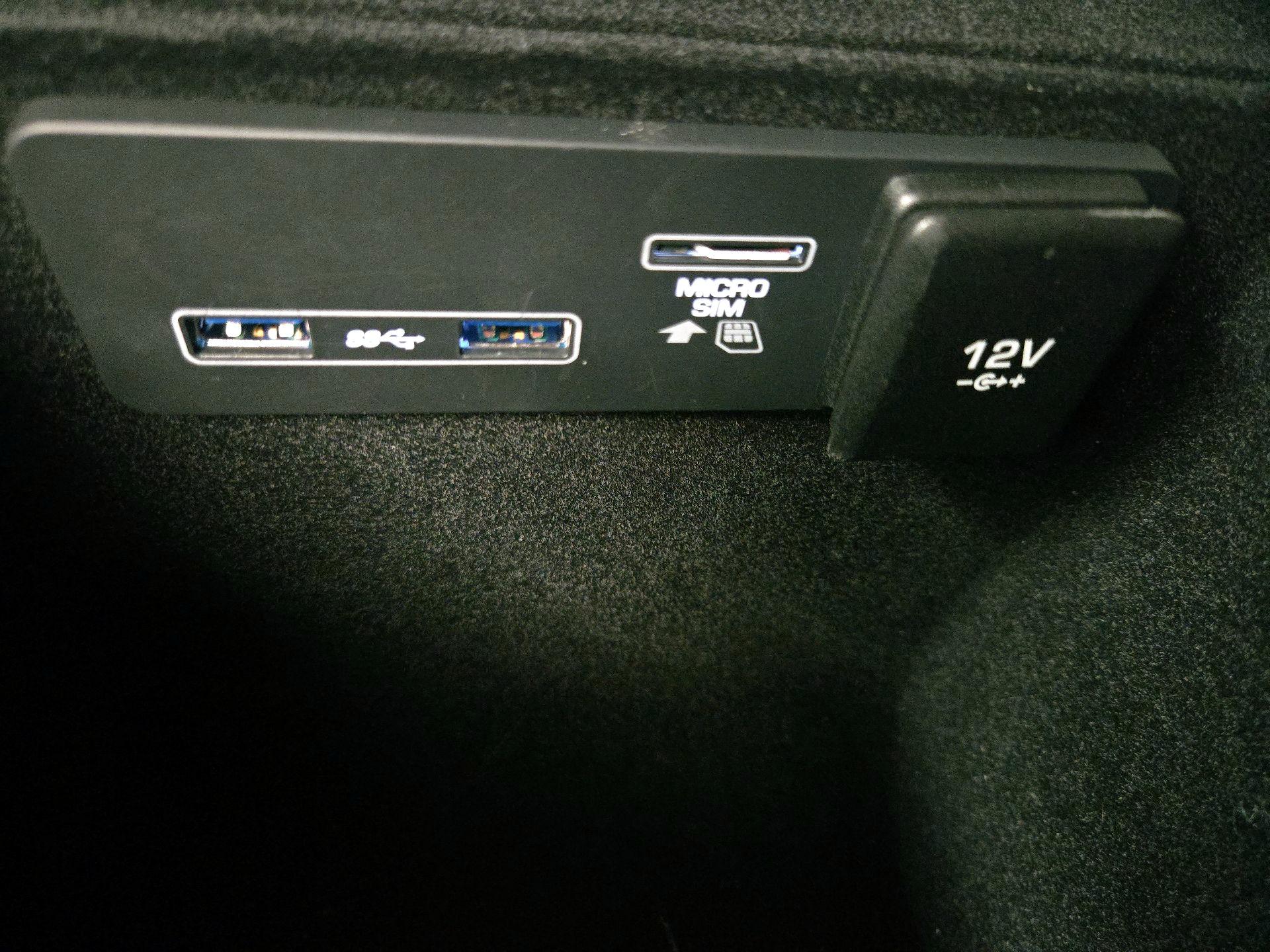 Thumbnail: 2020 Land Rover Range Rover Velar - 19