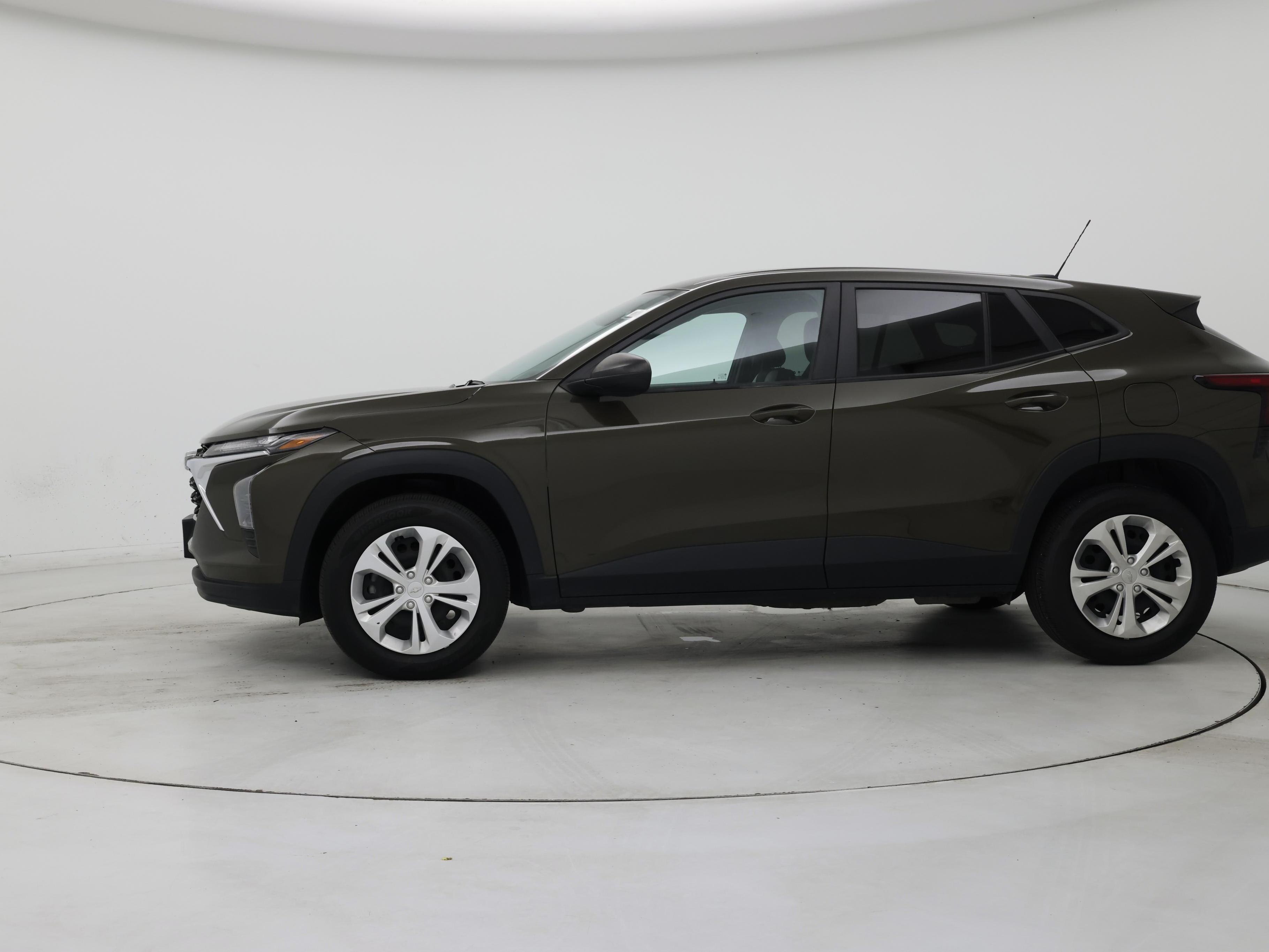 Thumbnail: 2024 Chevrolet Trax - 3