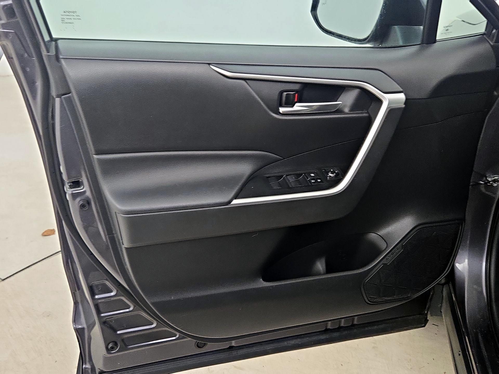 Thumbnail: 2021 Toyota RAV4 - 12