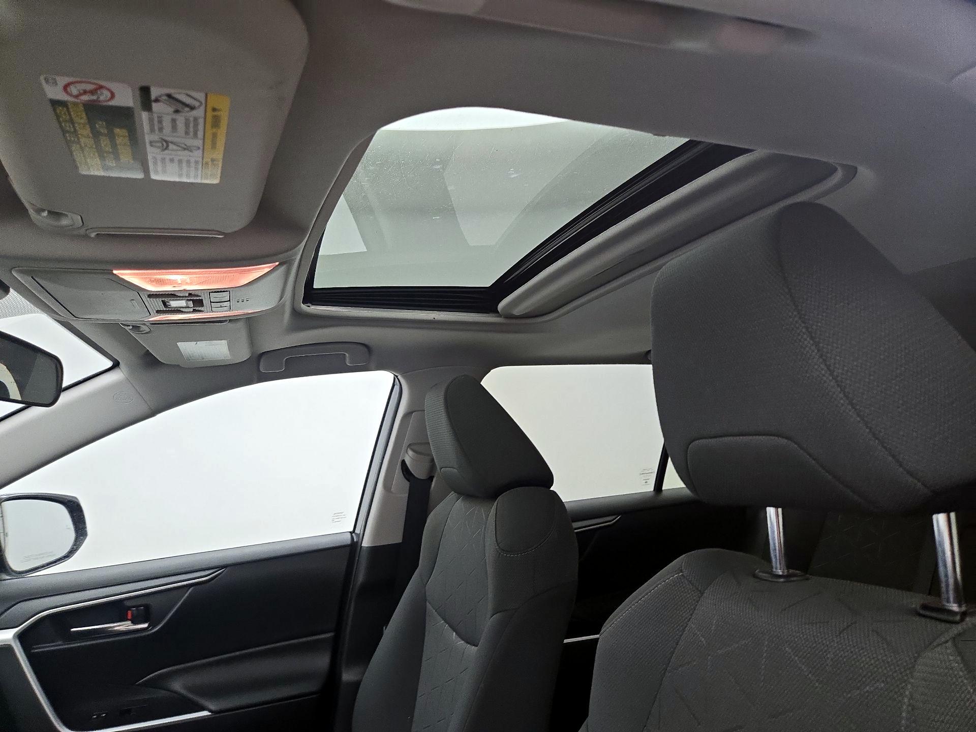 Thumbnail: 2021 Toyota RAV4 - 19