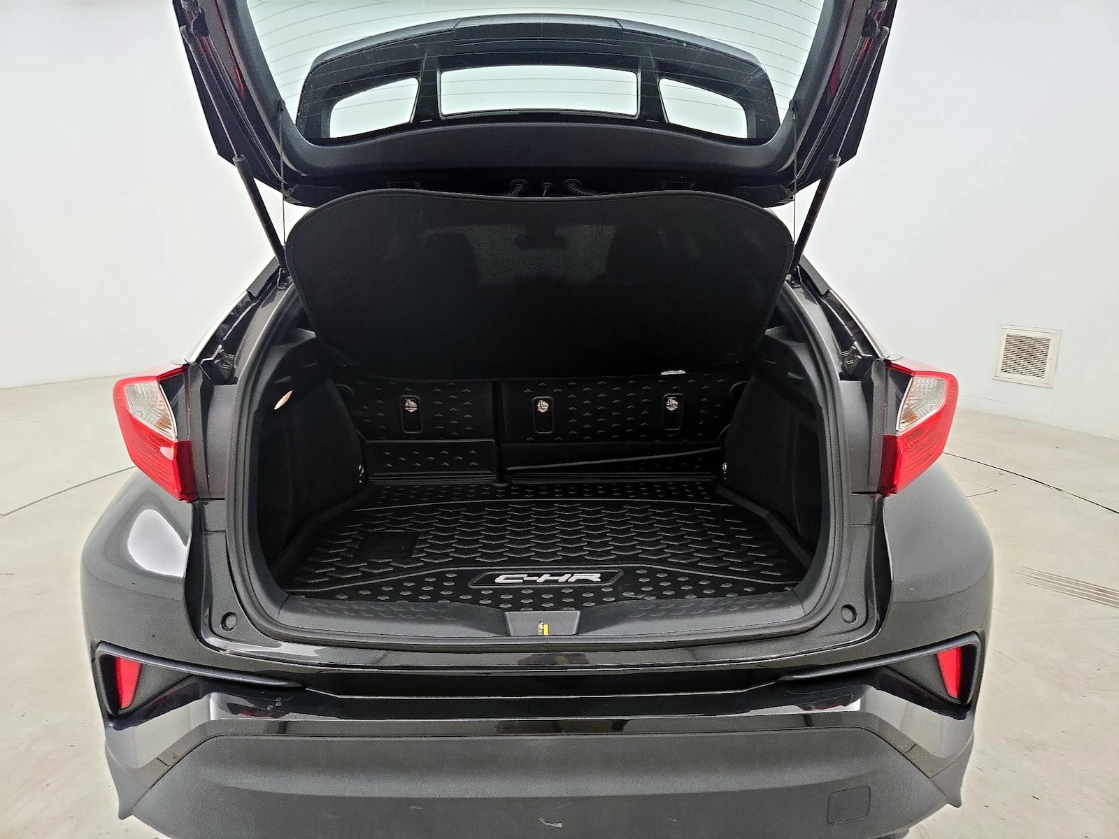 2020 Toyota C-HR LE - Photo 21