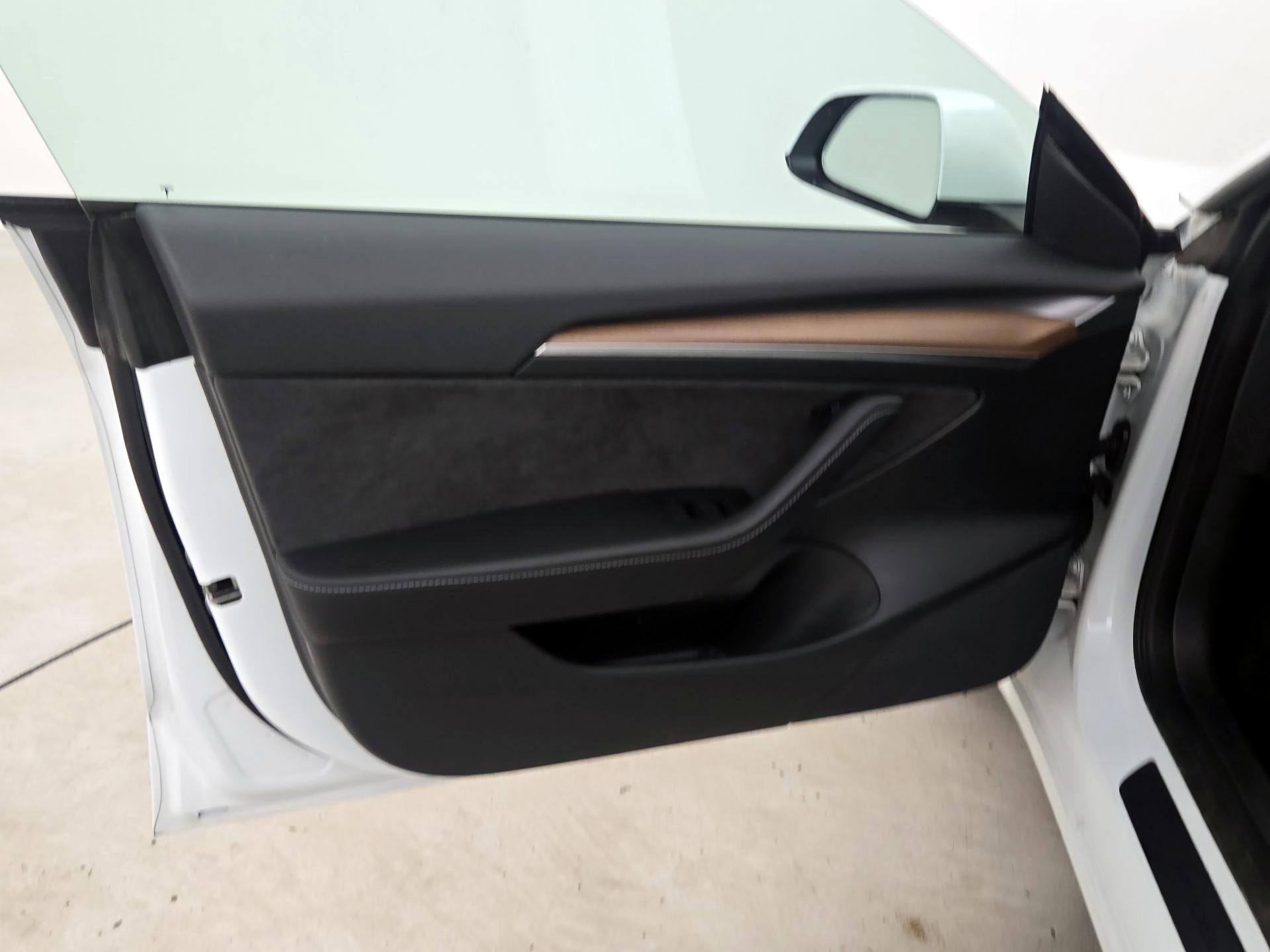 Thumbnail: 2023 Tesla Model 3 - 12