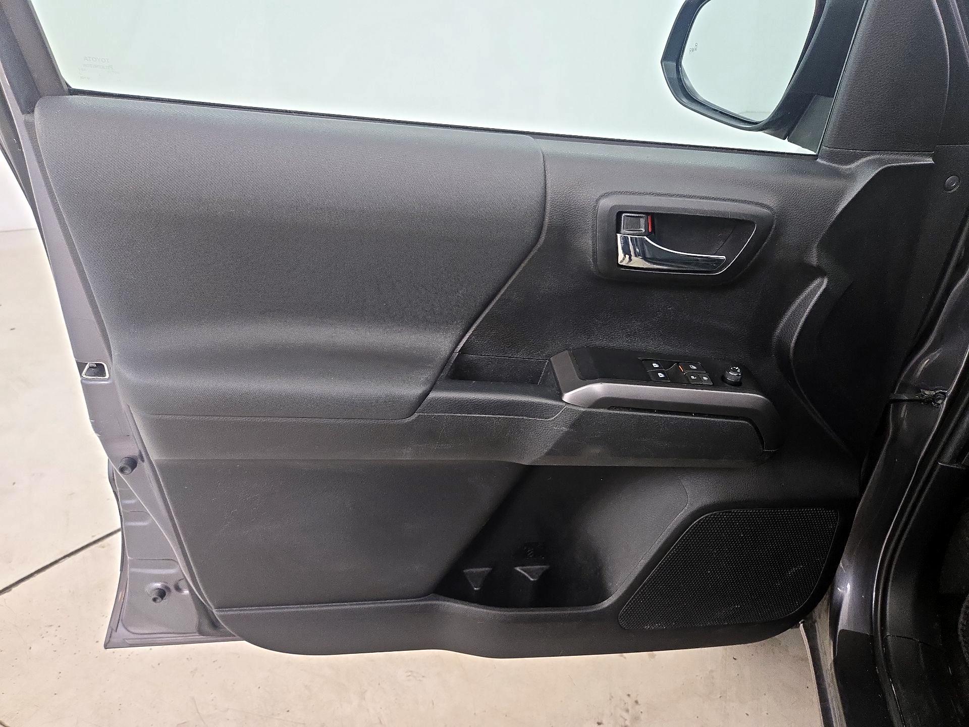 Thumbnail: 2022 Toyota Tacoma - 12