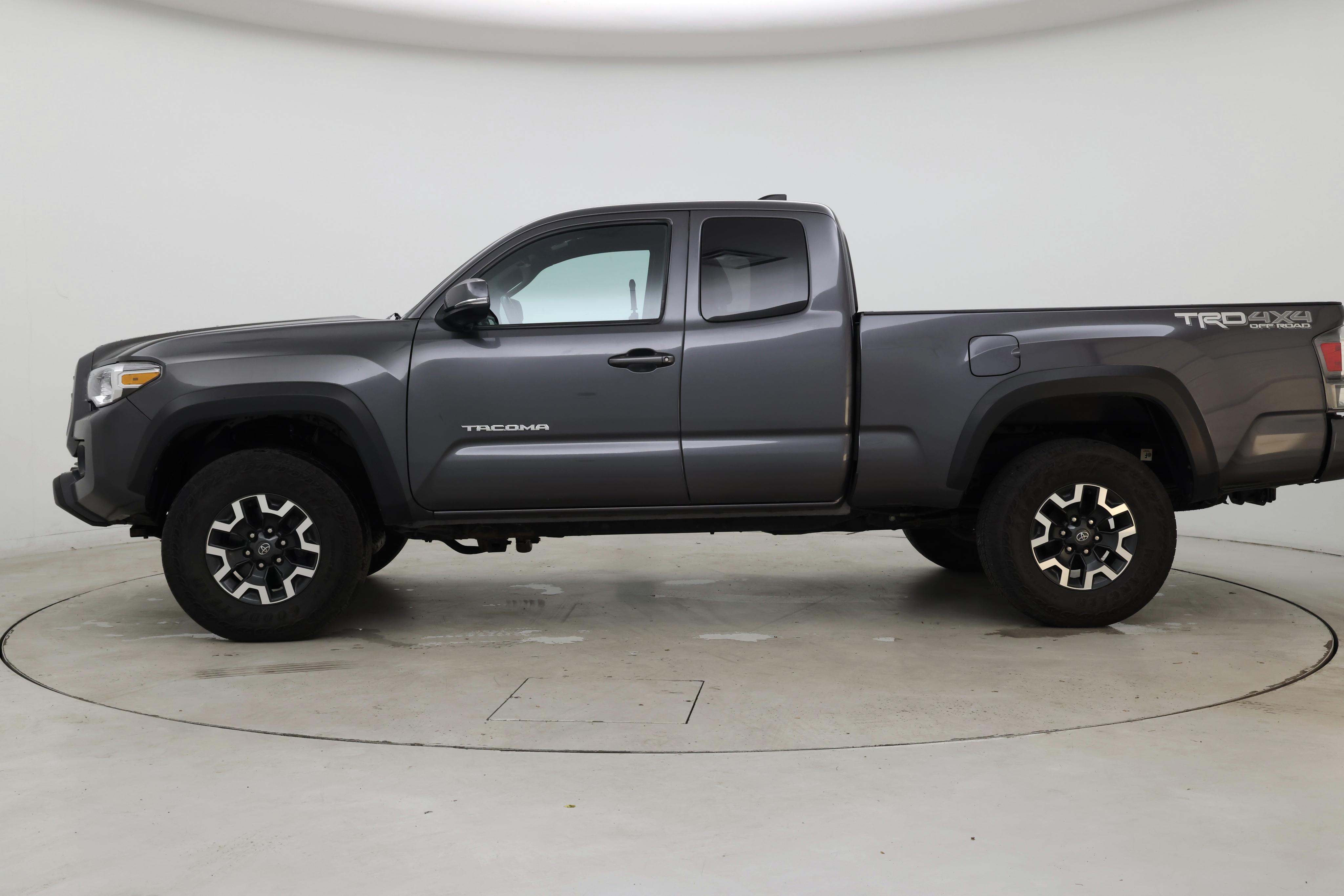 Thumbnail: 2022 Toyota Tacoma - 3