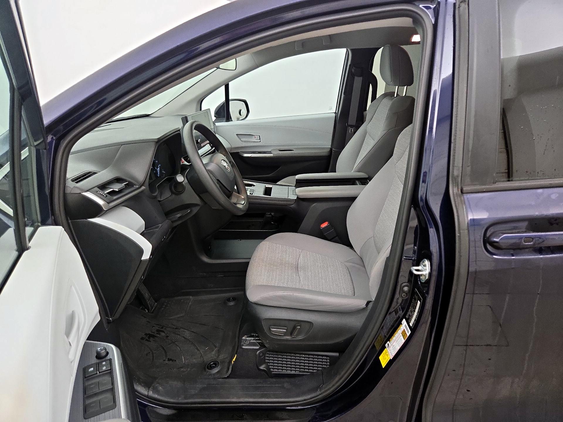 Thumbnail: 2025 Toyota Sienna - 11