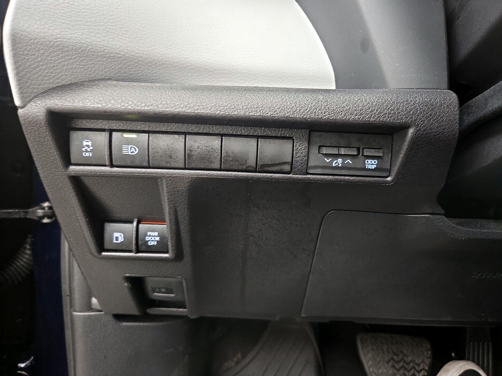 Thumbnail: 2025 Toyota Sienna - 13