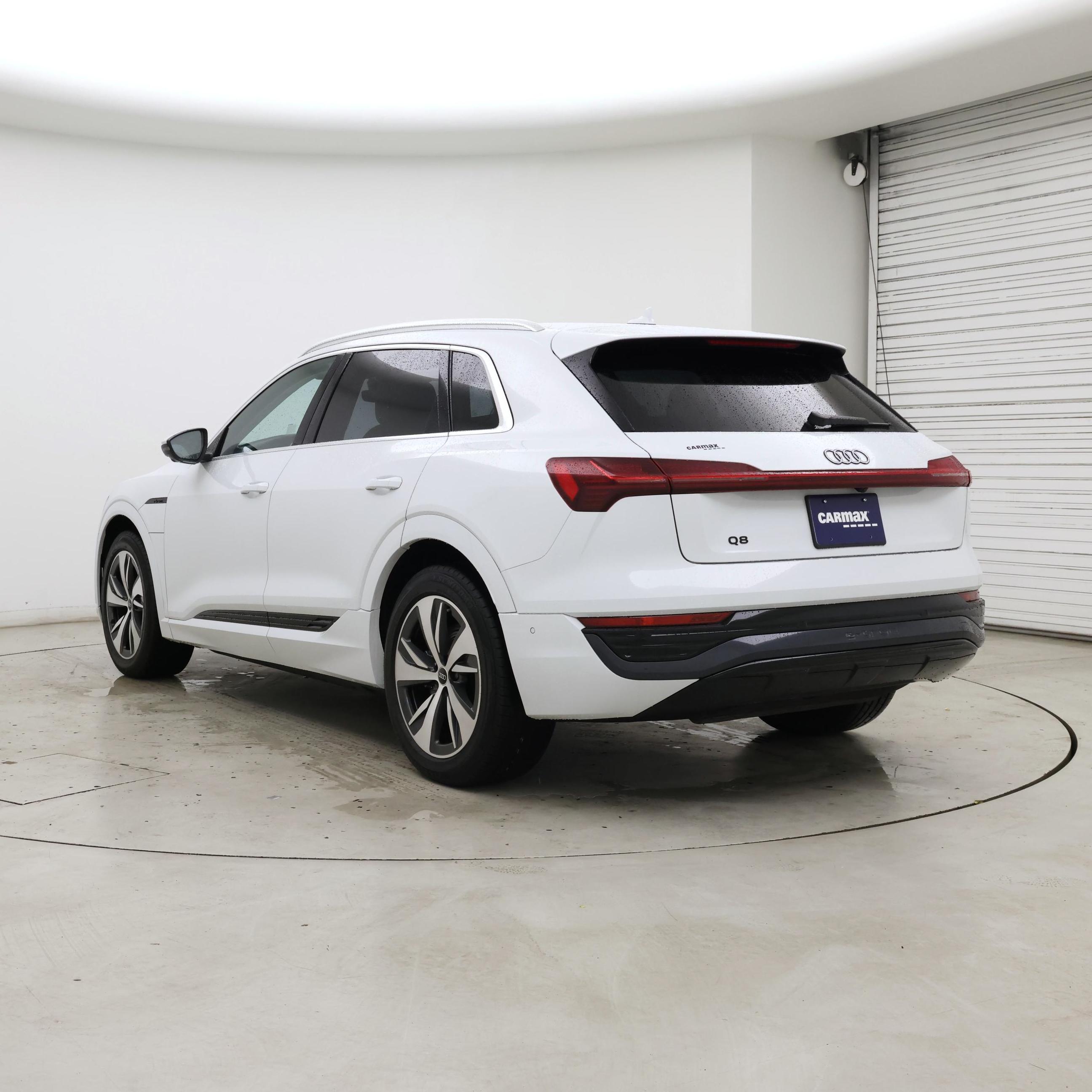 Thumbnail: 2024 Audi Q8 e-tron - 2