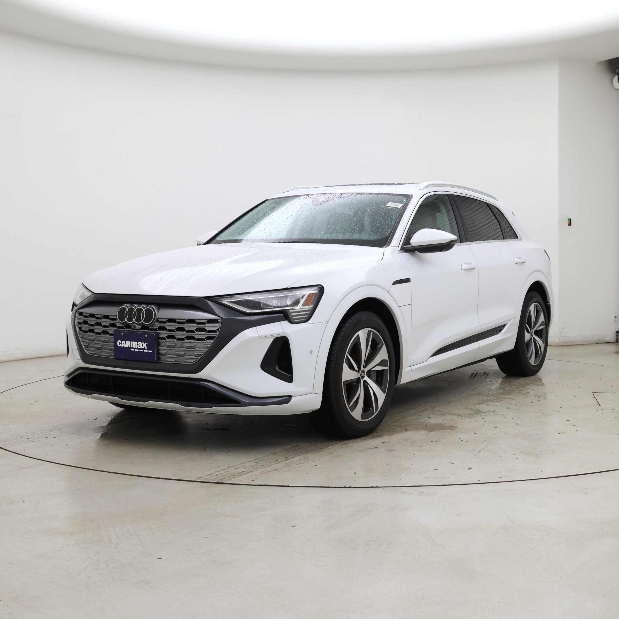 Thumbnail: 2024 Audi Q8 e-tron - 4