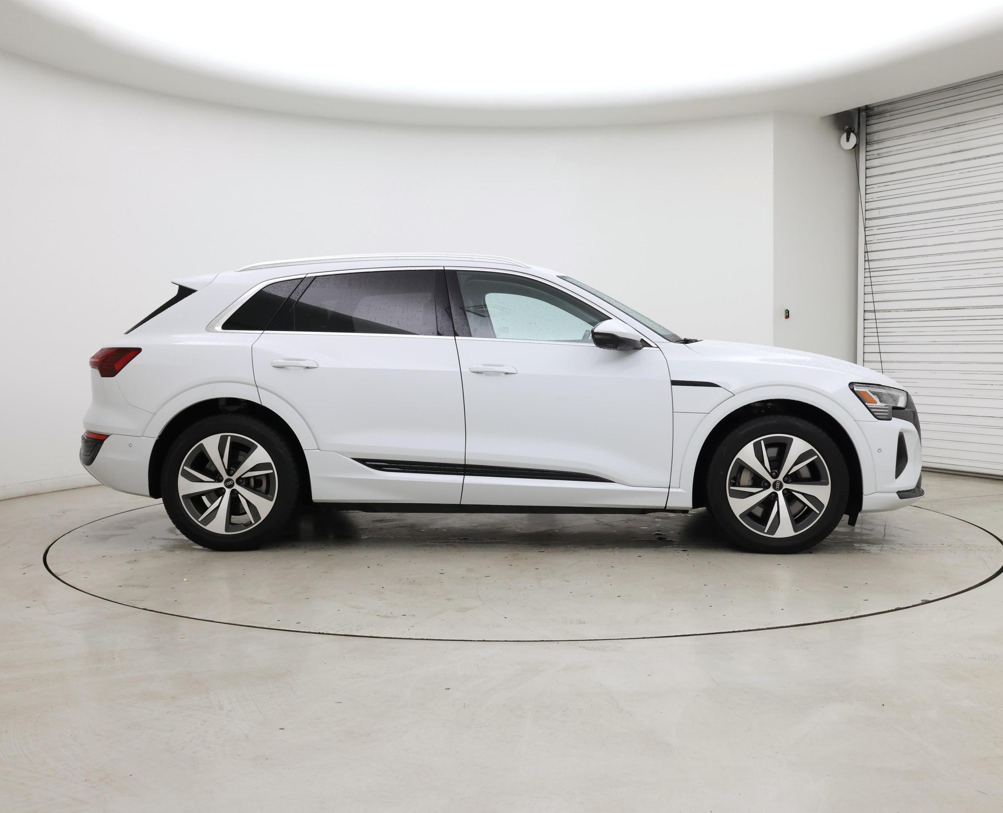 Thumbnail: 2024 Audi Q8 e-tron - 7