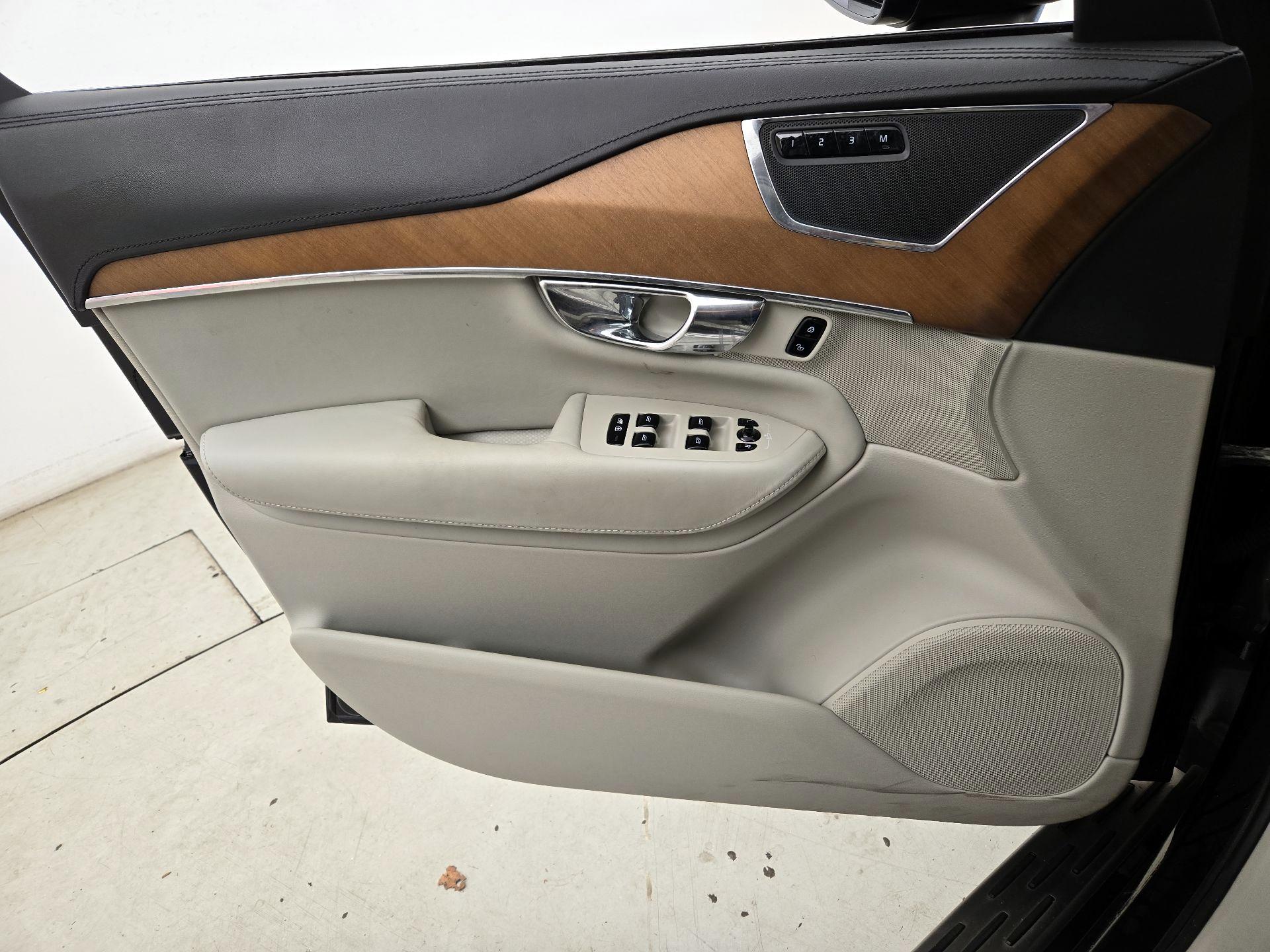 Thumbnail: 2016 Volvo XC90 - 12