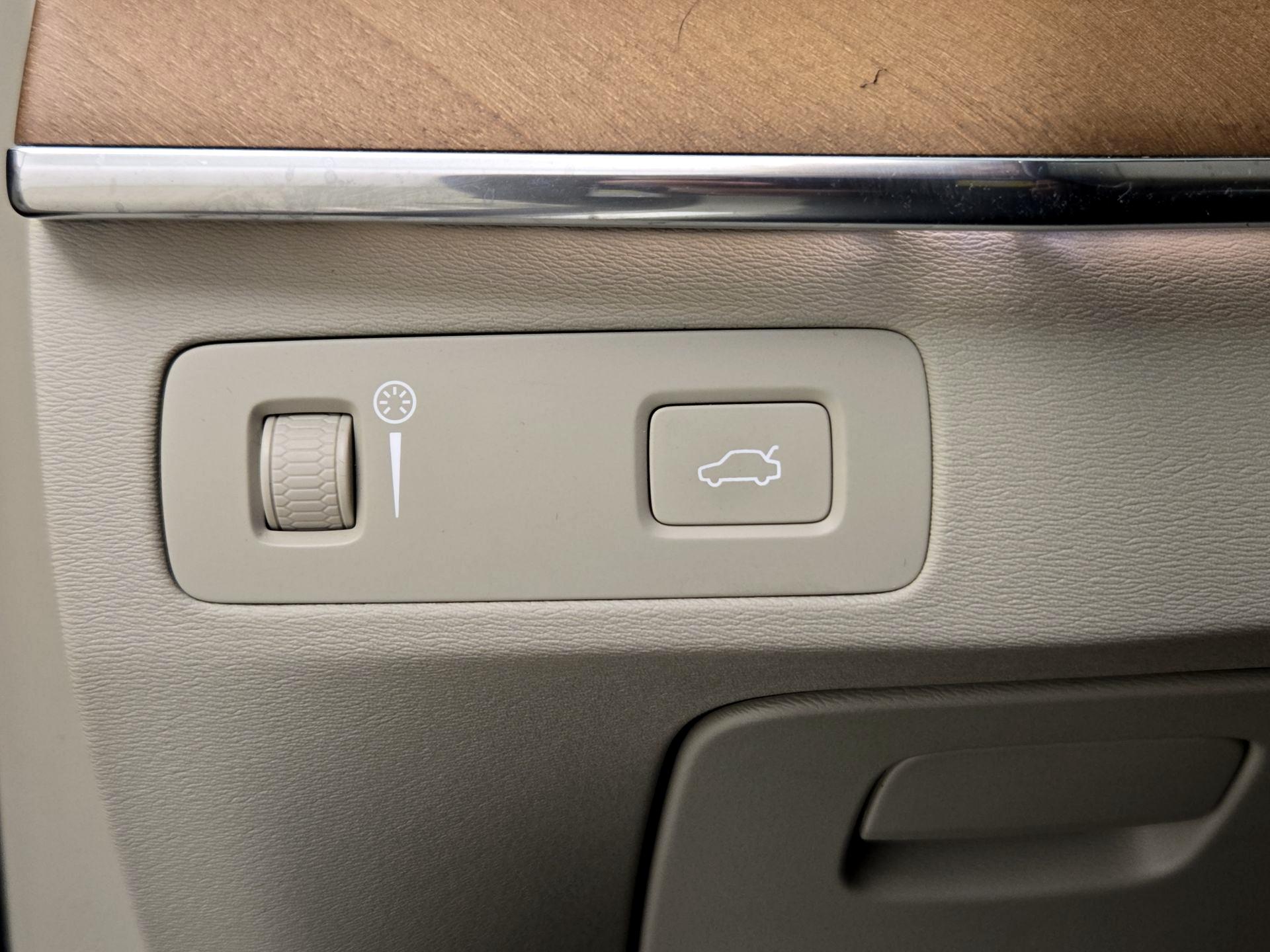 Thumbnail: 2016 Volvo XC90 - 13