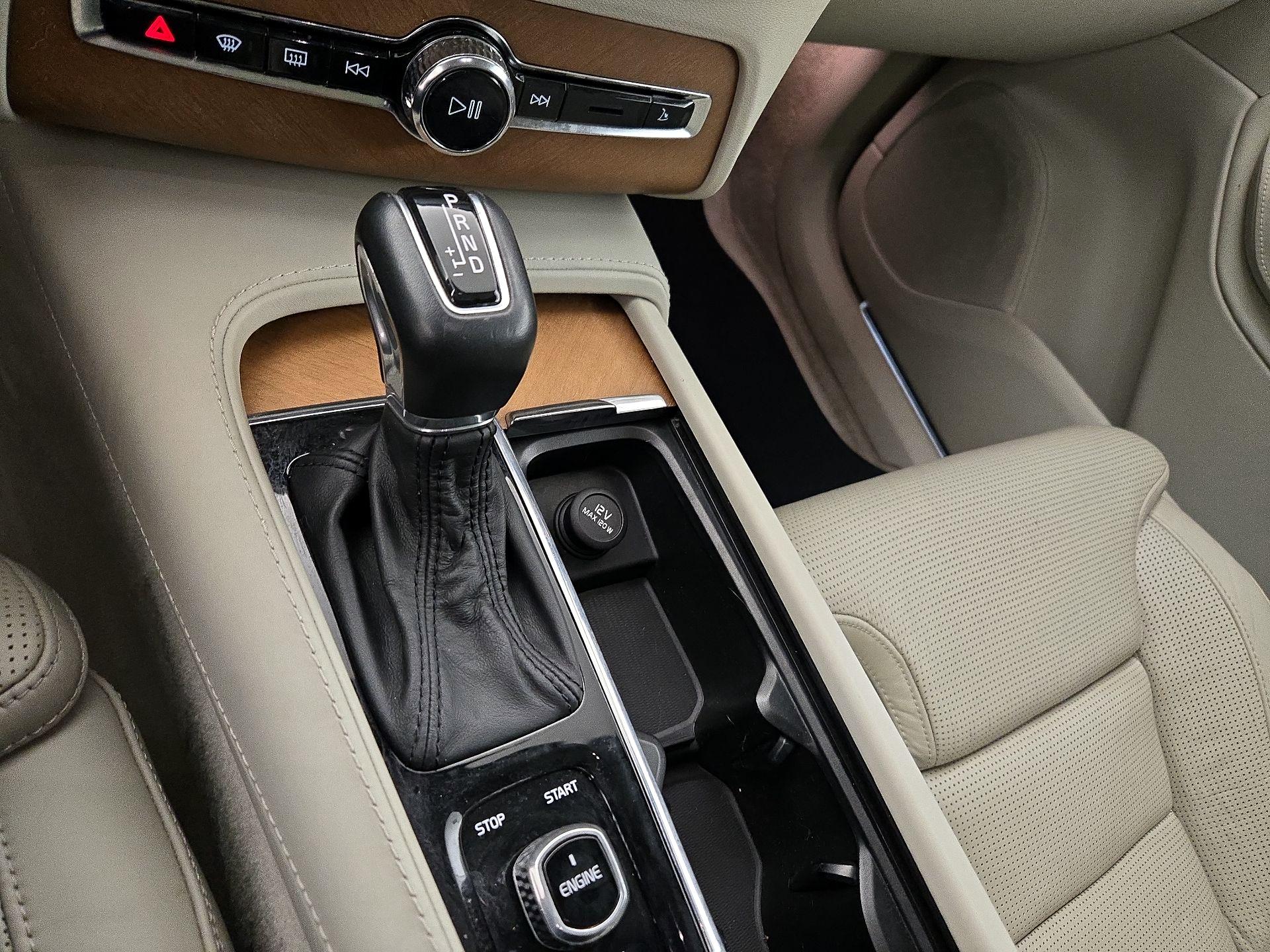 Thumbnail: 2016 Volvo XC90 - 17