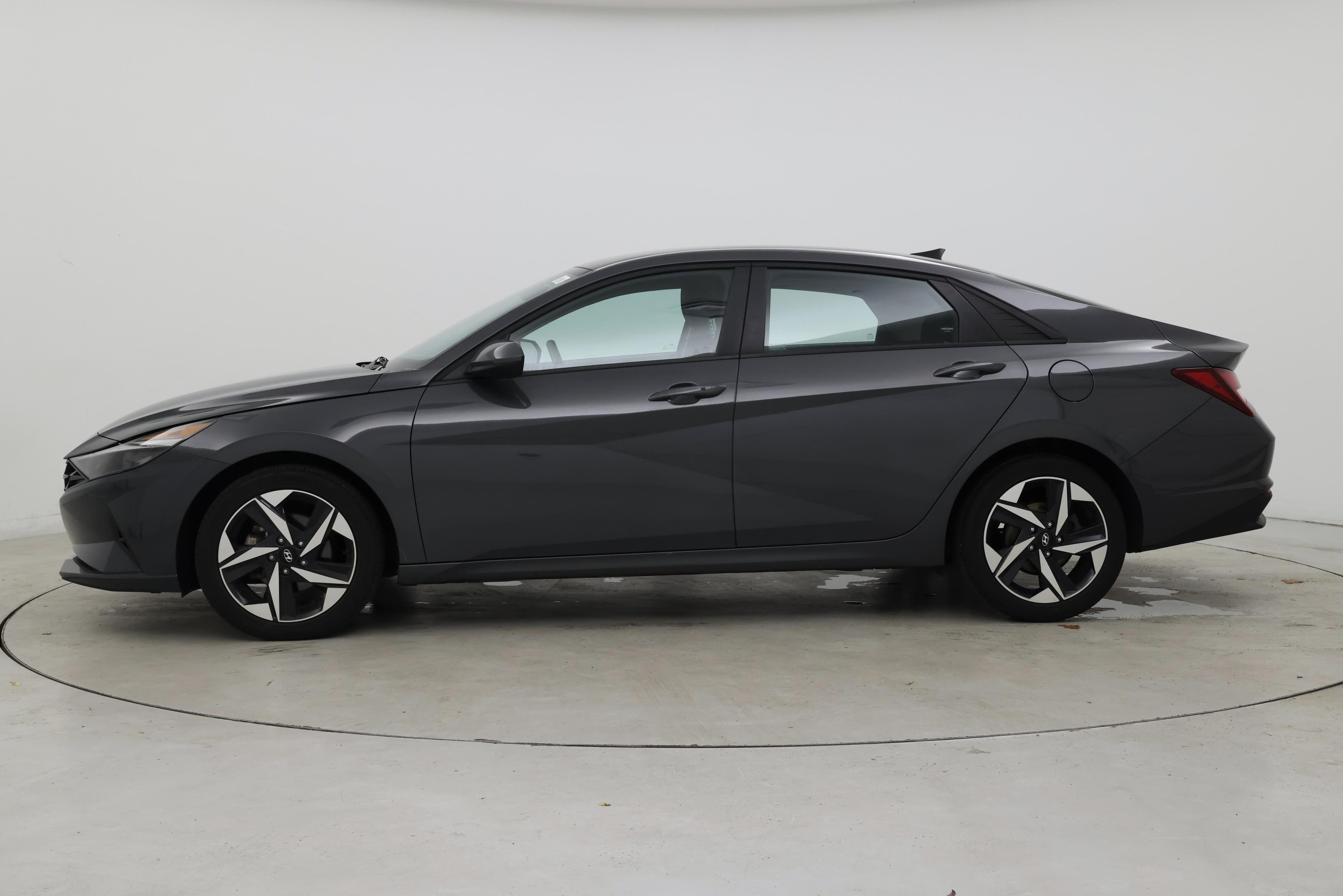 Thumbnail: 2023 Hyundai Elantra - 3