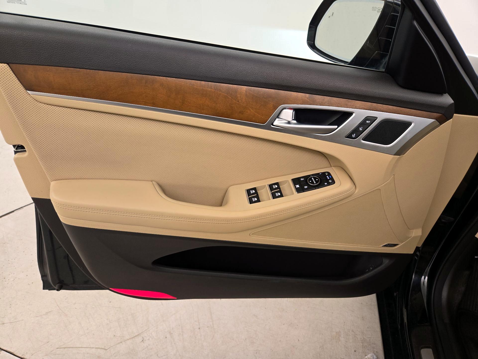 Thumbnail: 2017 Genesis G80 - 12