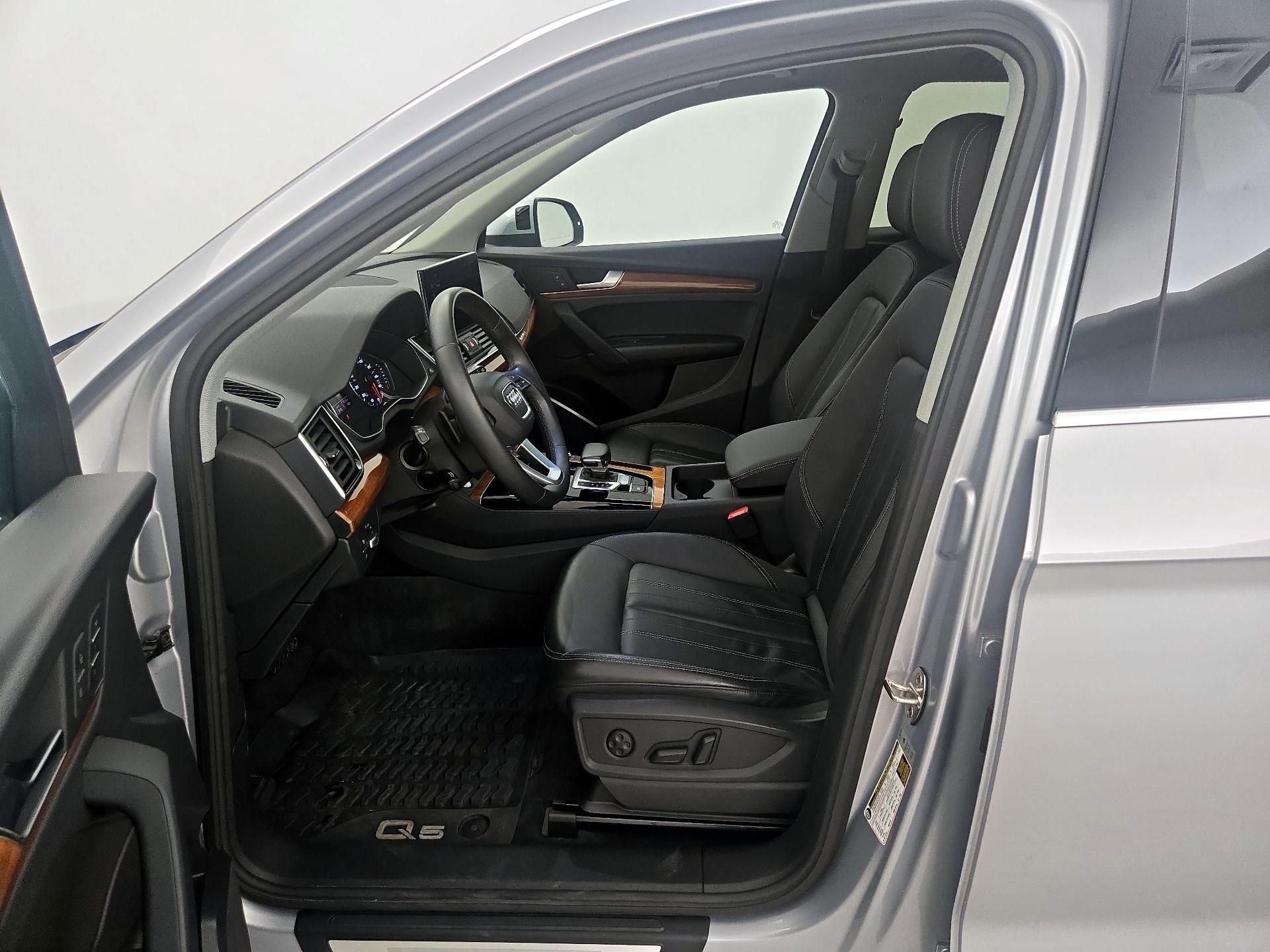 Thumbnail: 2023 Audi Q5 - 11