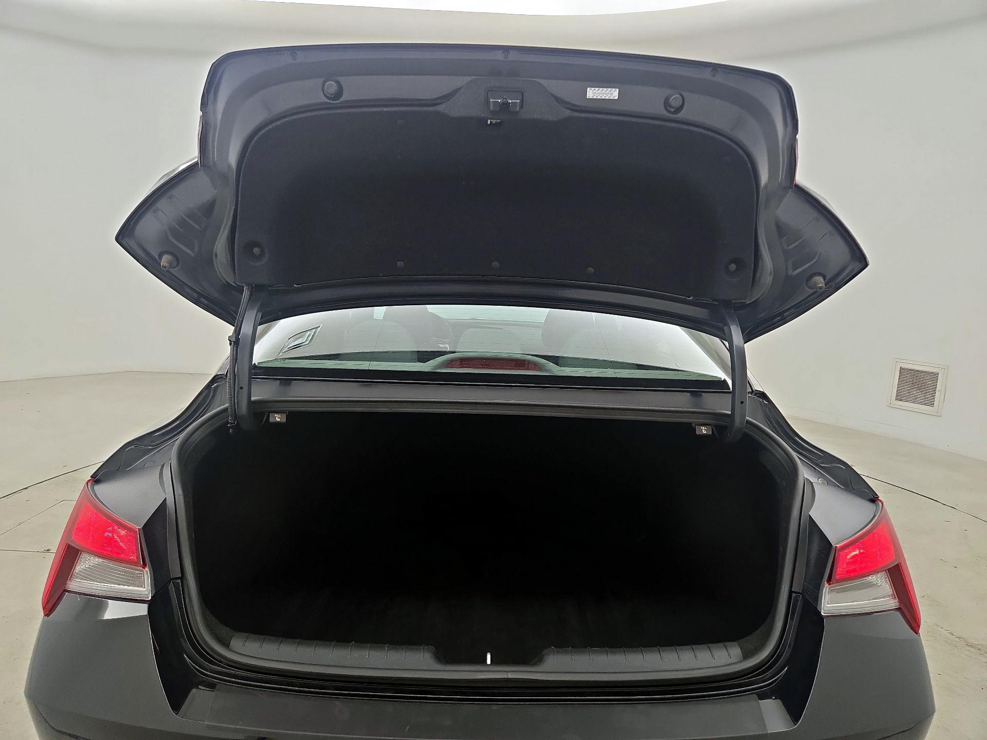 Thumbnail: 2023 Hyundai Elantra - 20