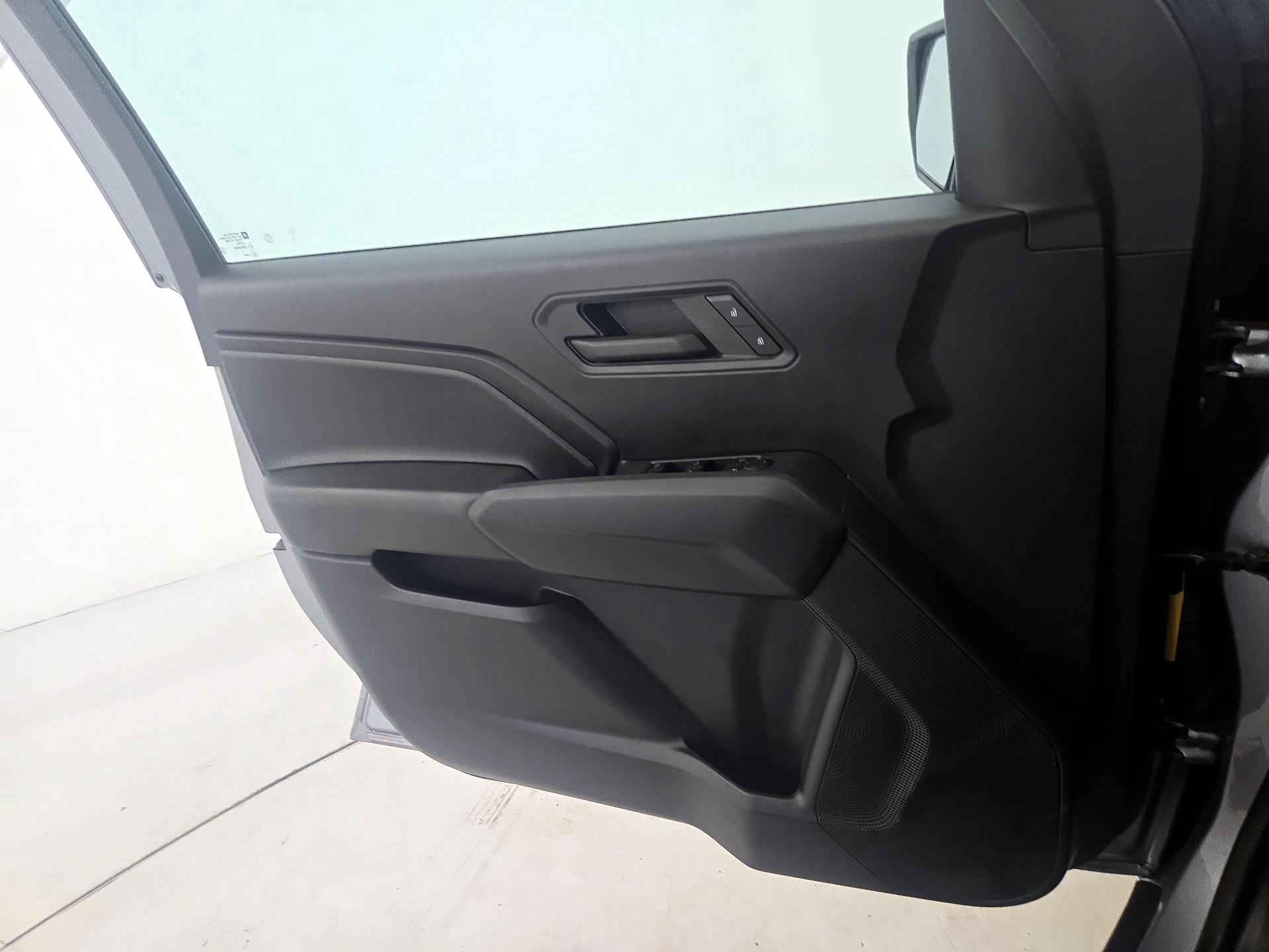 Thumbnail: 2023 Chevrolet Colorado - 12