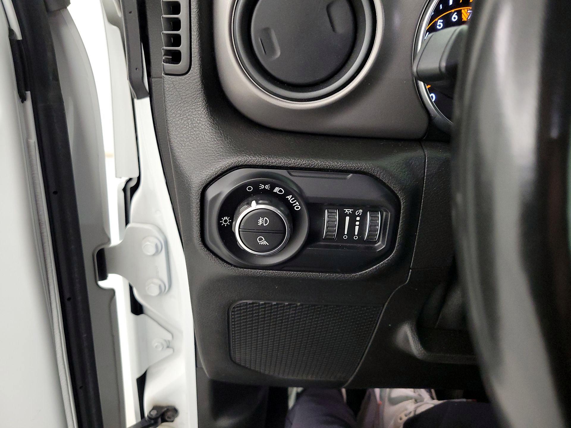 Thumbnail: 2021 Jeep Gladiator - 13