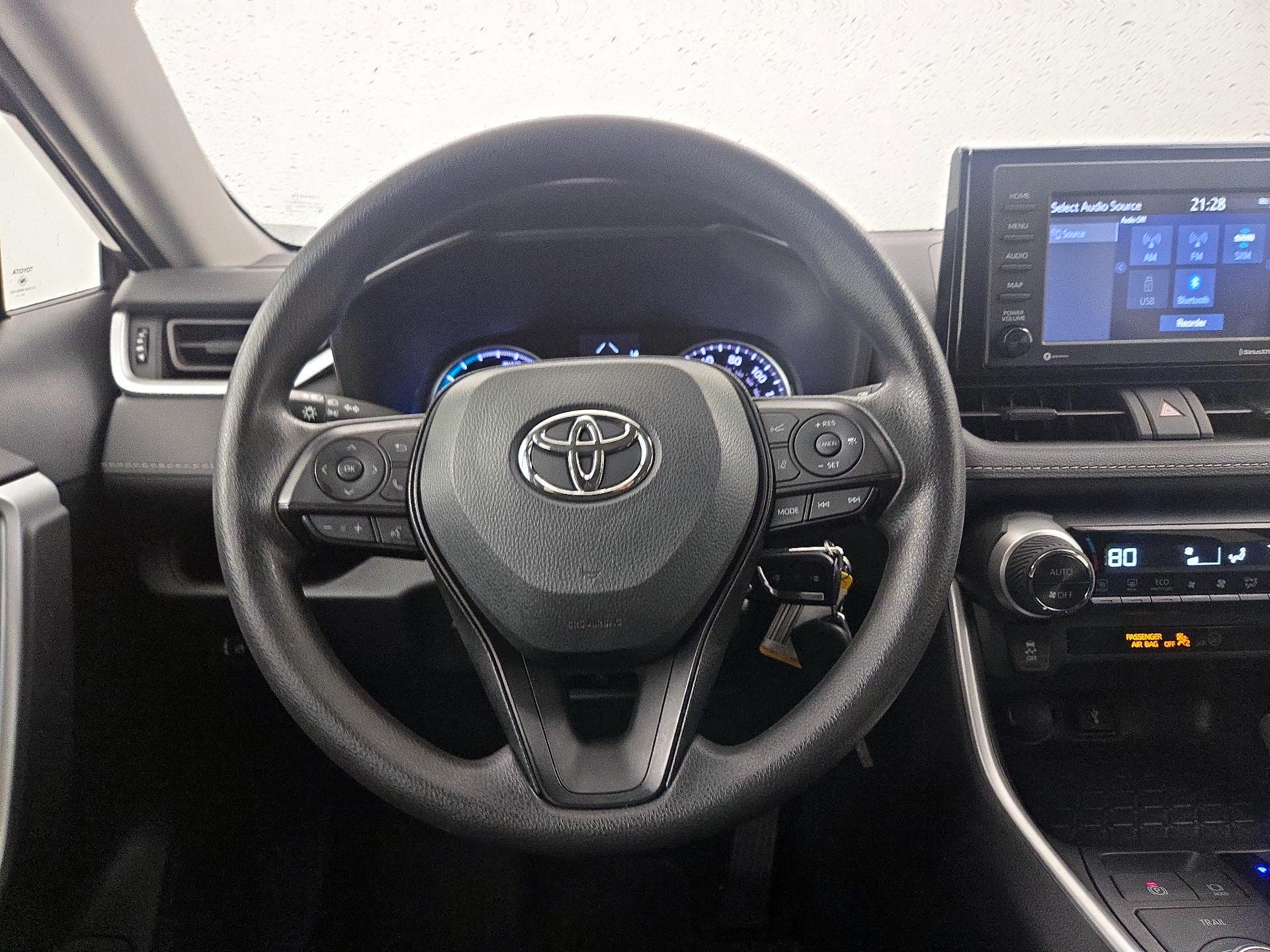 Thumbnail: 2022 Toyota RAV4 - 10