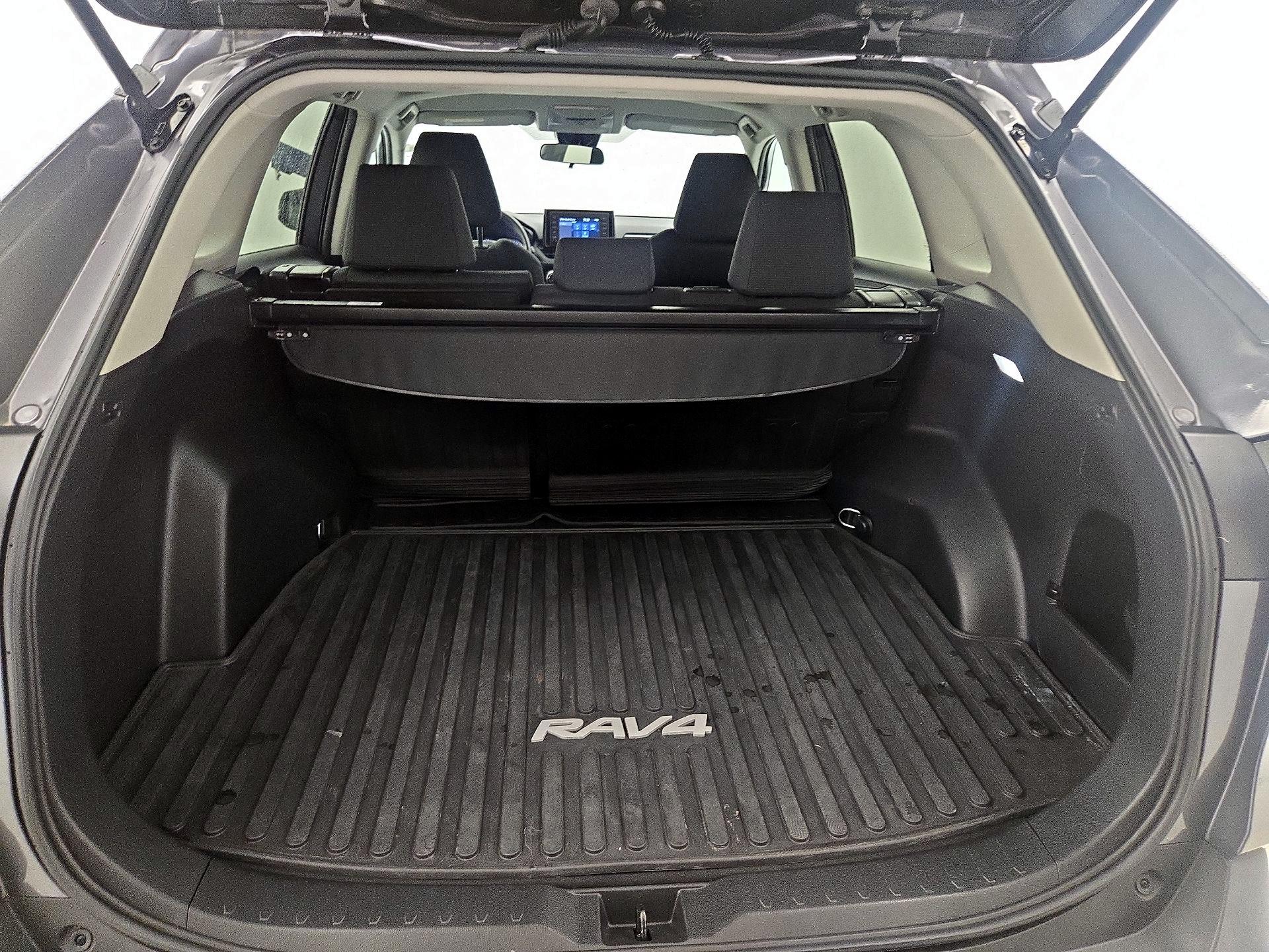 Thumbnail: 2022 Toyota RAV4 - 20