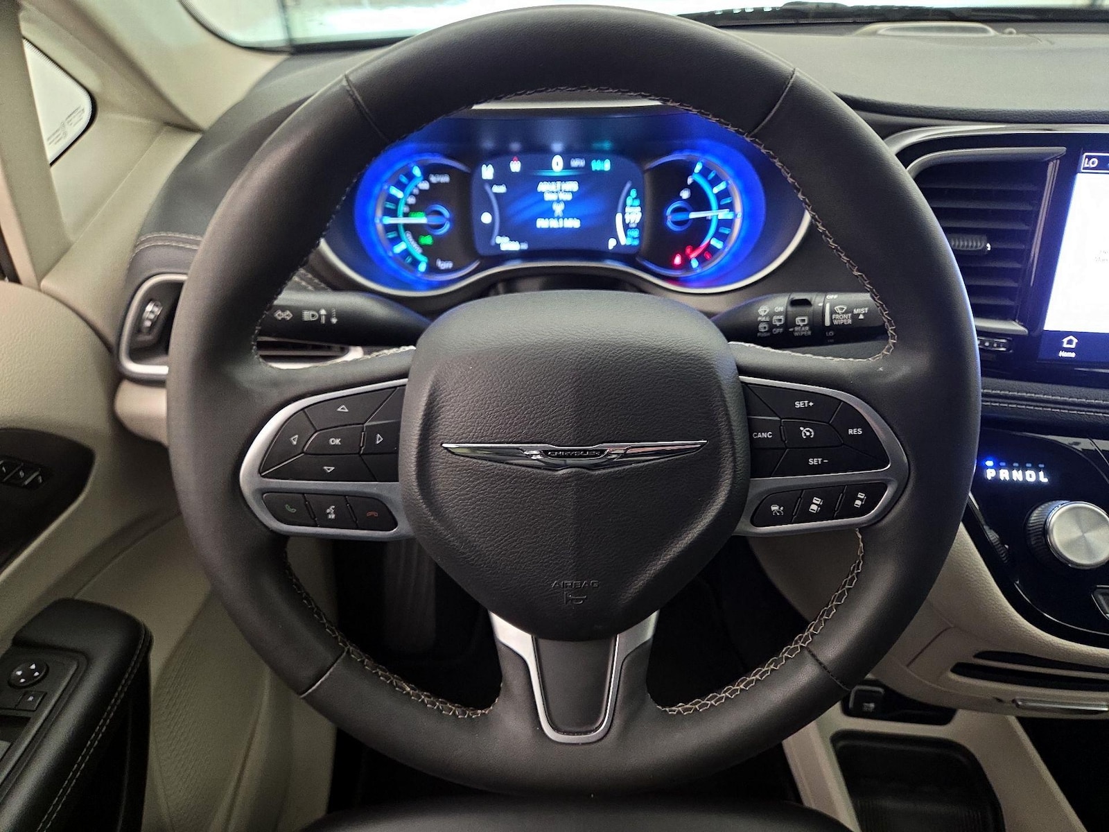 2023 Chrysler Pacifica Hybrid Touring L - Photo 11