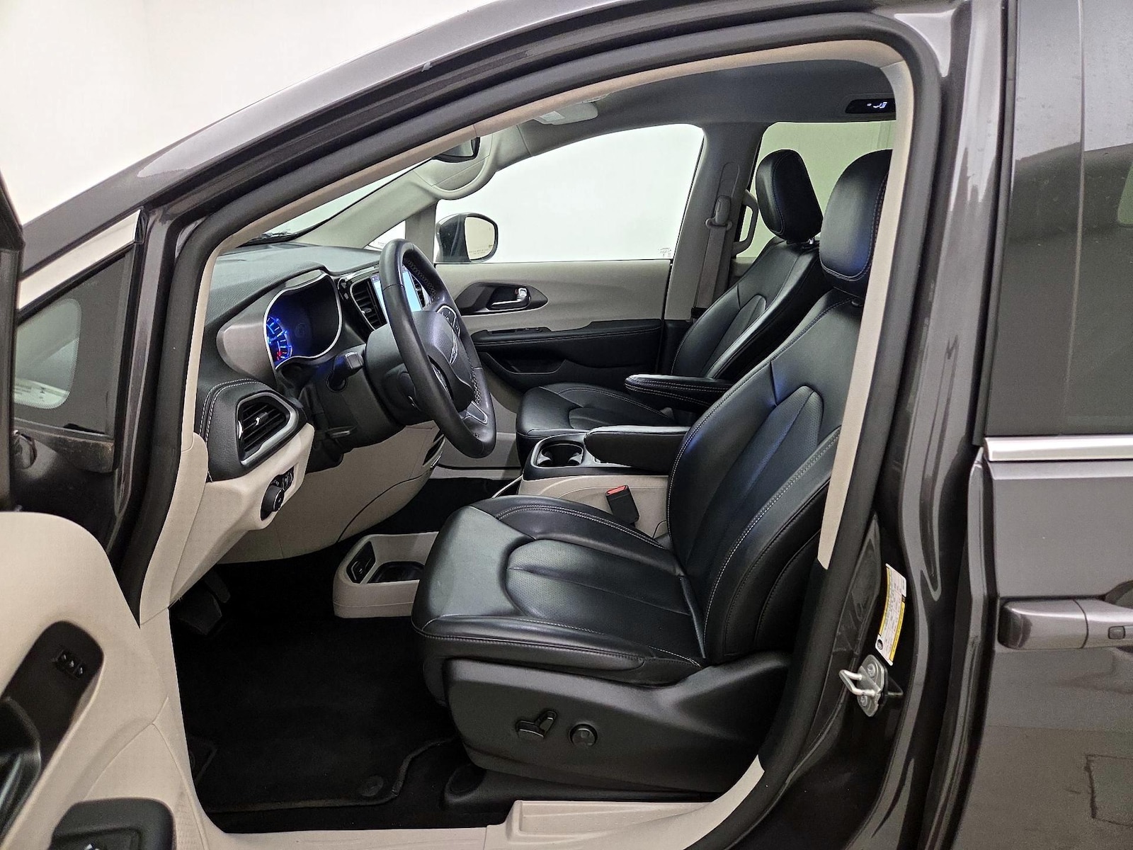 2023 Chrysler Pacifica Hybrid Touring L - Photo 12