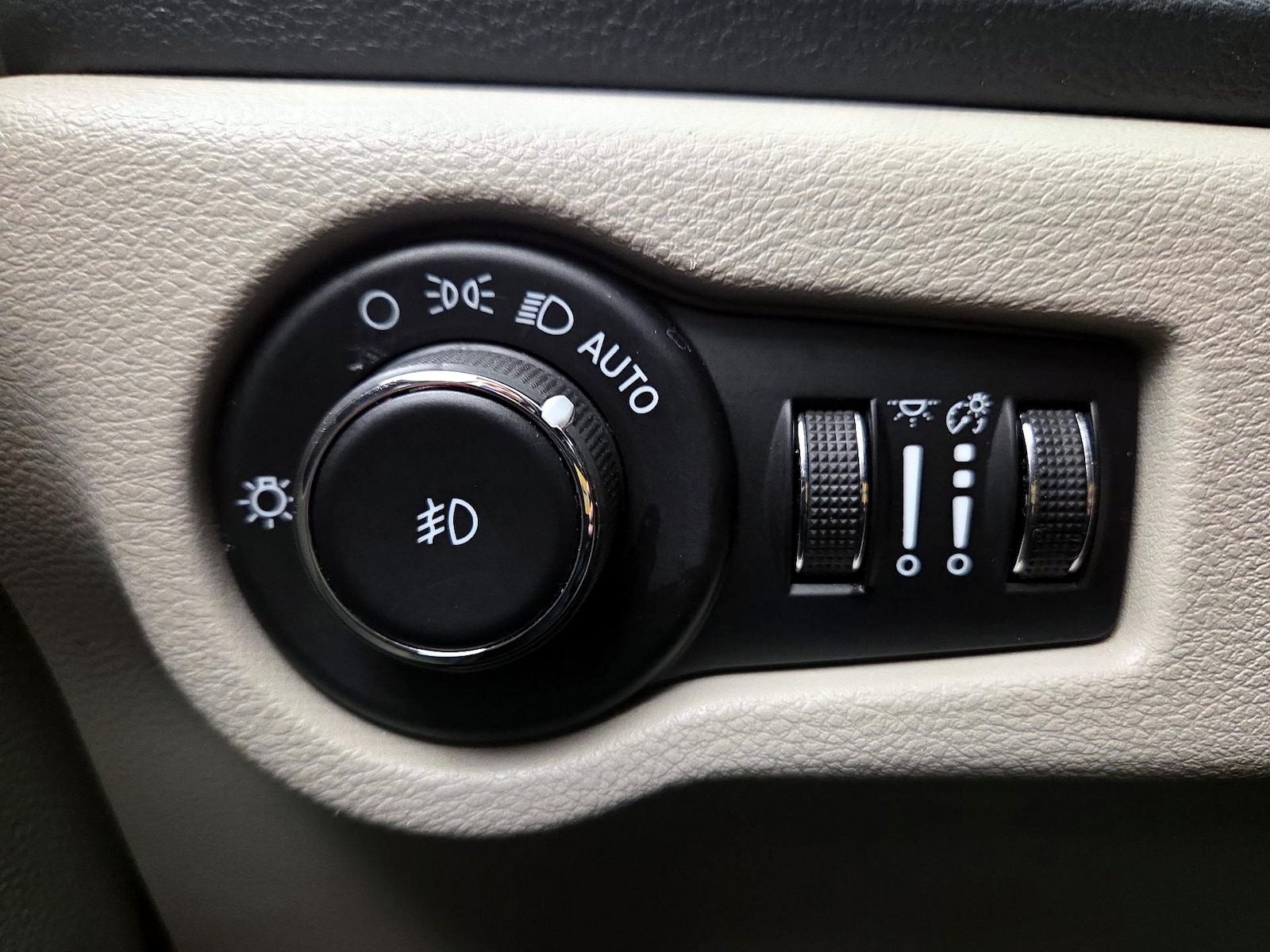 2023 Chrysler Pacifica Hybrid Touring L - Photo 14