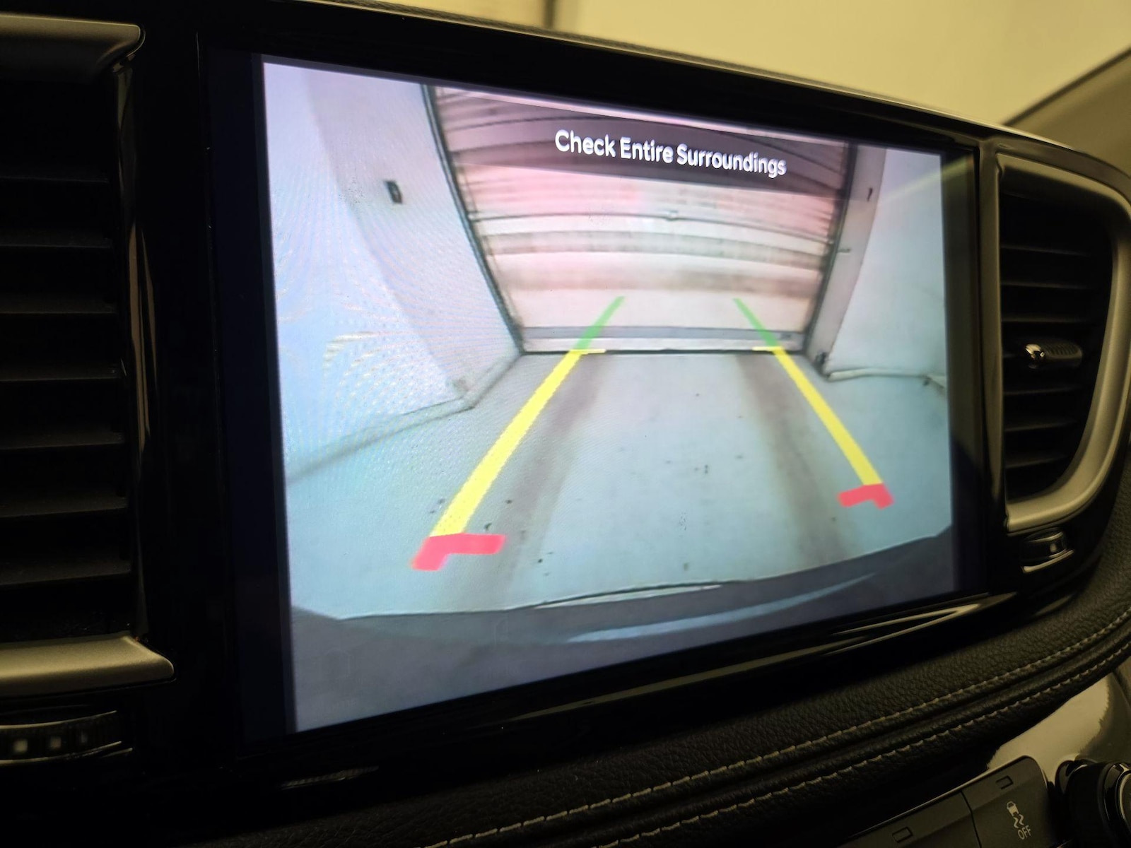 2023 Chrysler Pacifica Hybrid Touring L - Photo 15