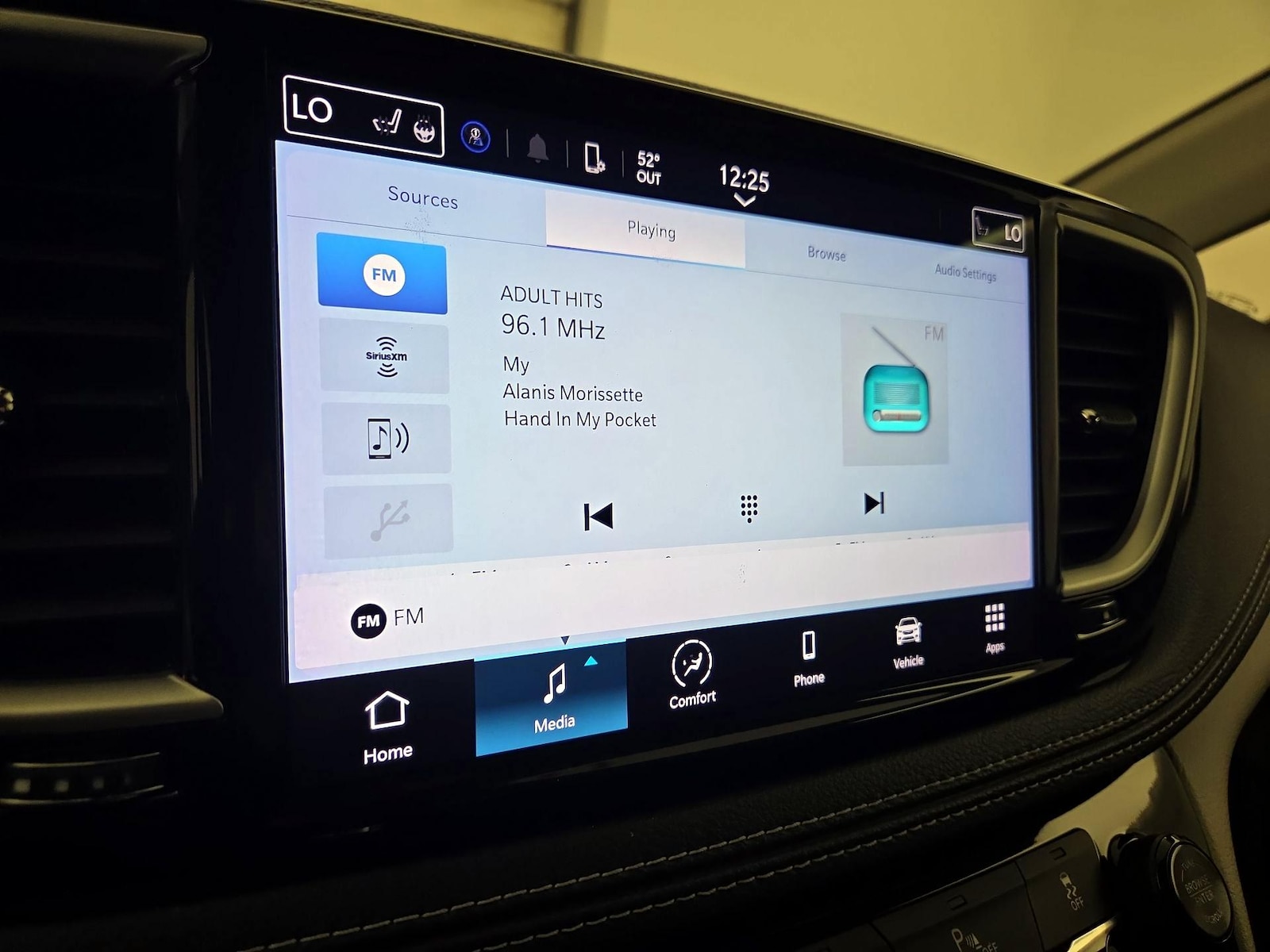 2023 Chrysler Pacifica Hybrid Touring L - Photo 16