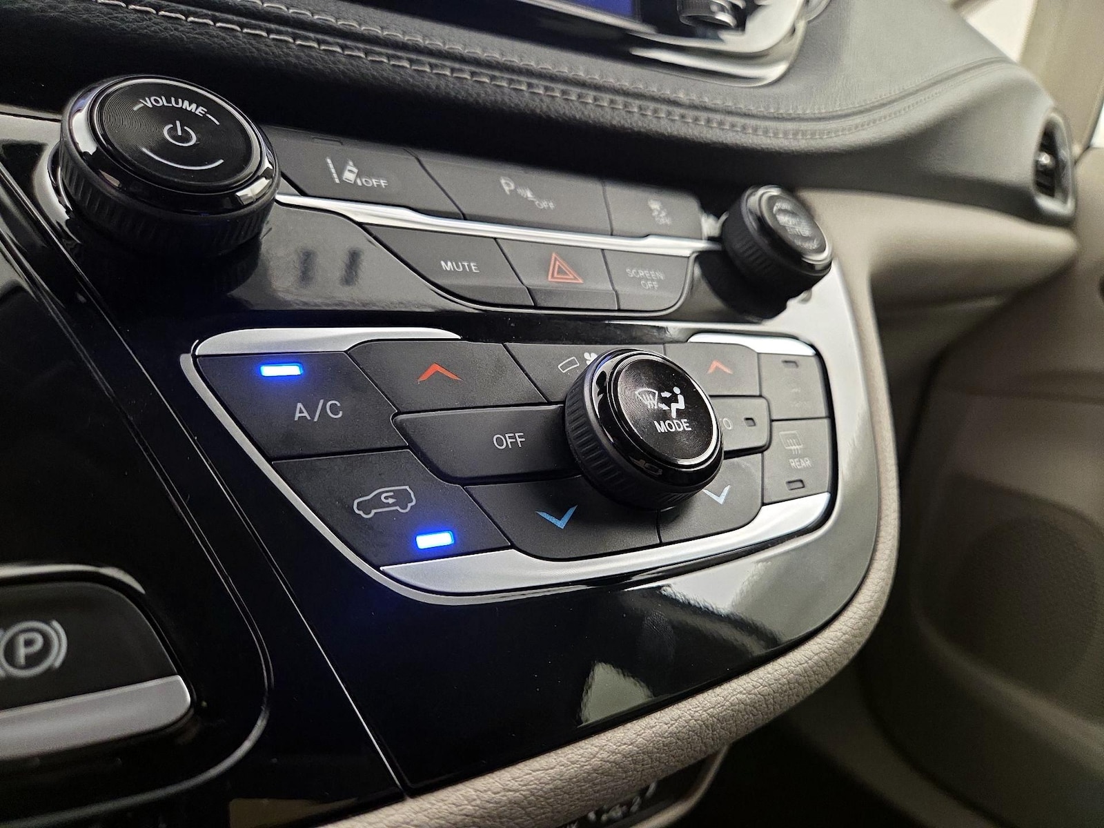 2023 Chrysler Pacifica Hybrid Touring L - Photo 17