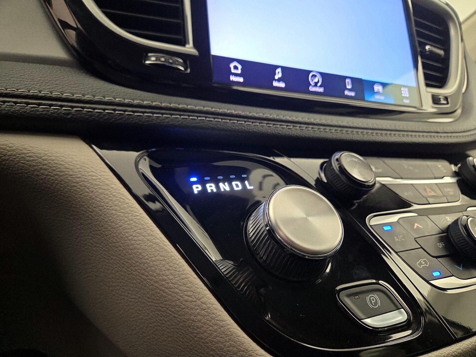 2023 Chrysler Pacifica Hybrid Touring L - Photo 18
