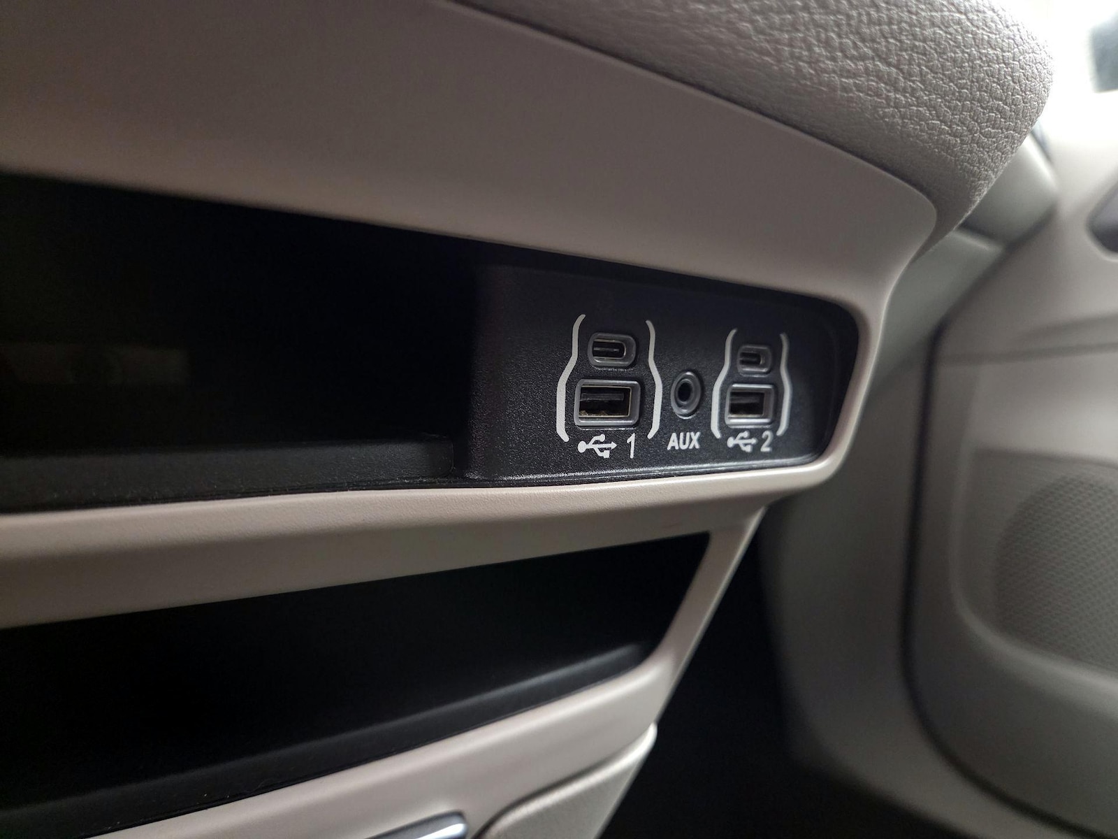 2023 Chrysler Pacifica Hybrid Touring L - Photo 19