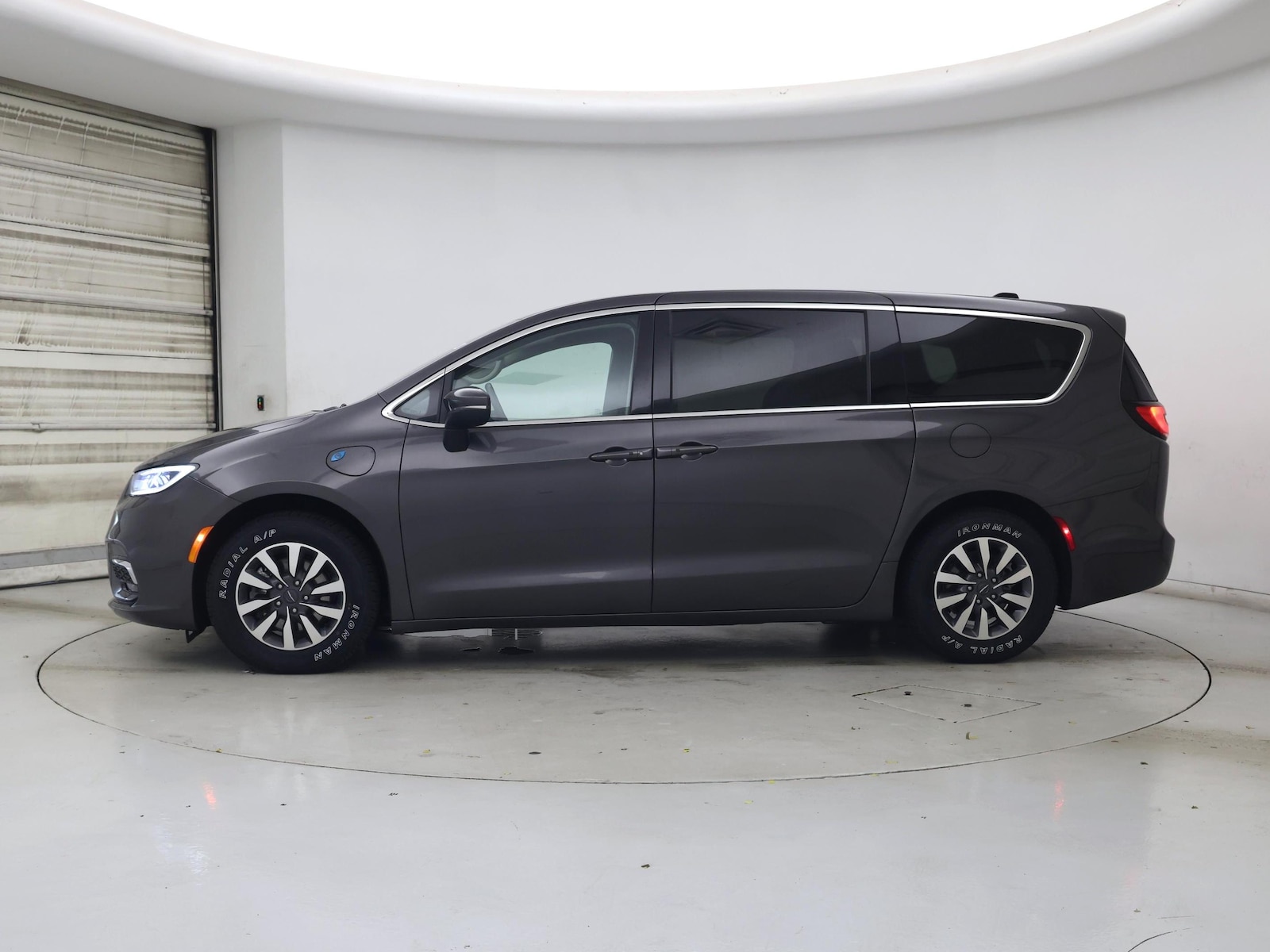 2023 Chrysler Pacifica Hybrid Touring L - Photo 4