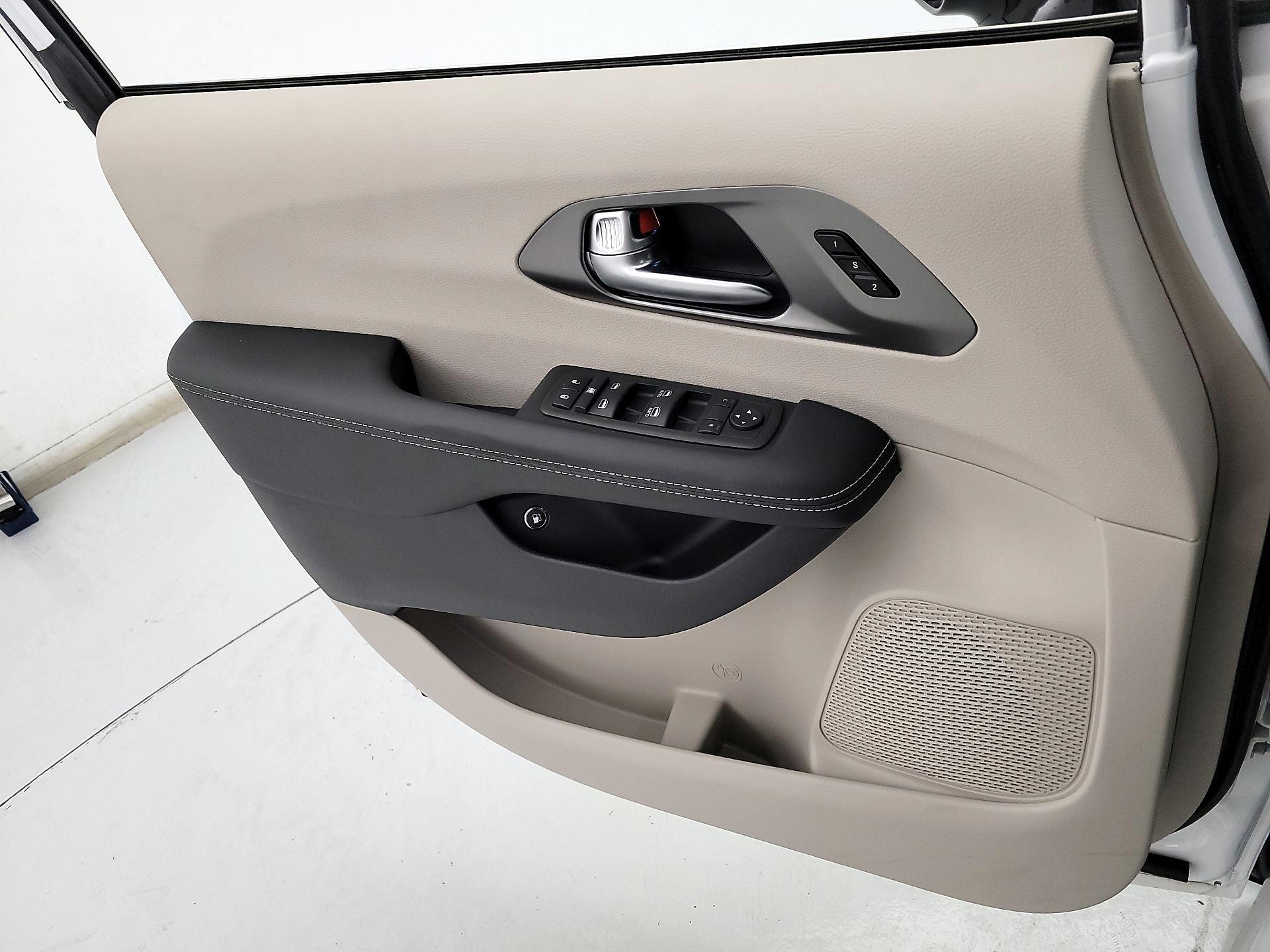 Thumbnail: 2024 Chrysler Pacifica - 12