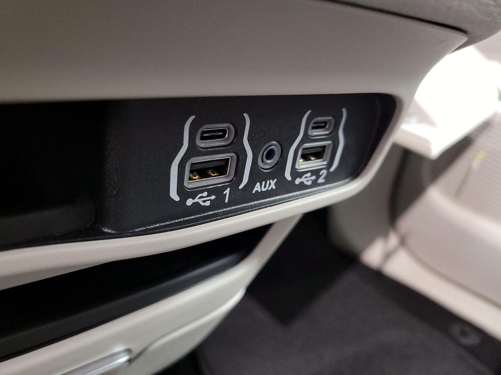 Thumbnail: 2024 Chrysler Pacifica - 19