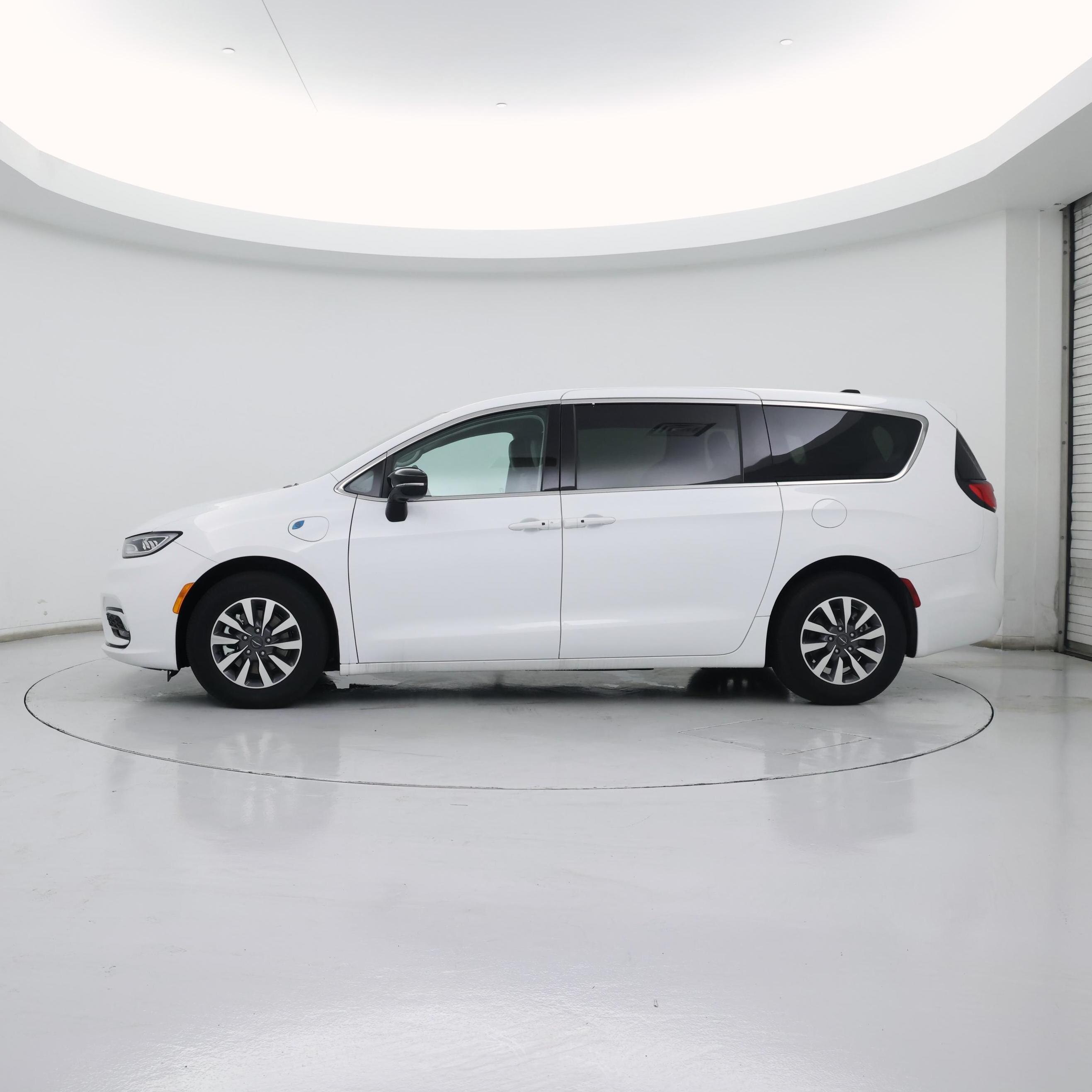 Thumbnail: 2024 Chrysler Pacifica - 3