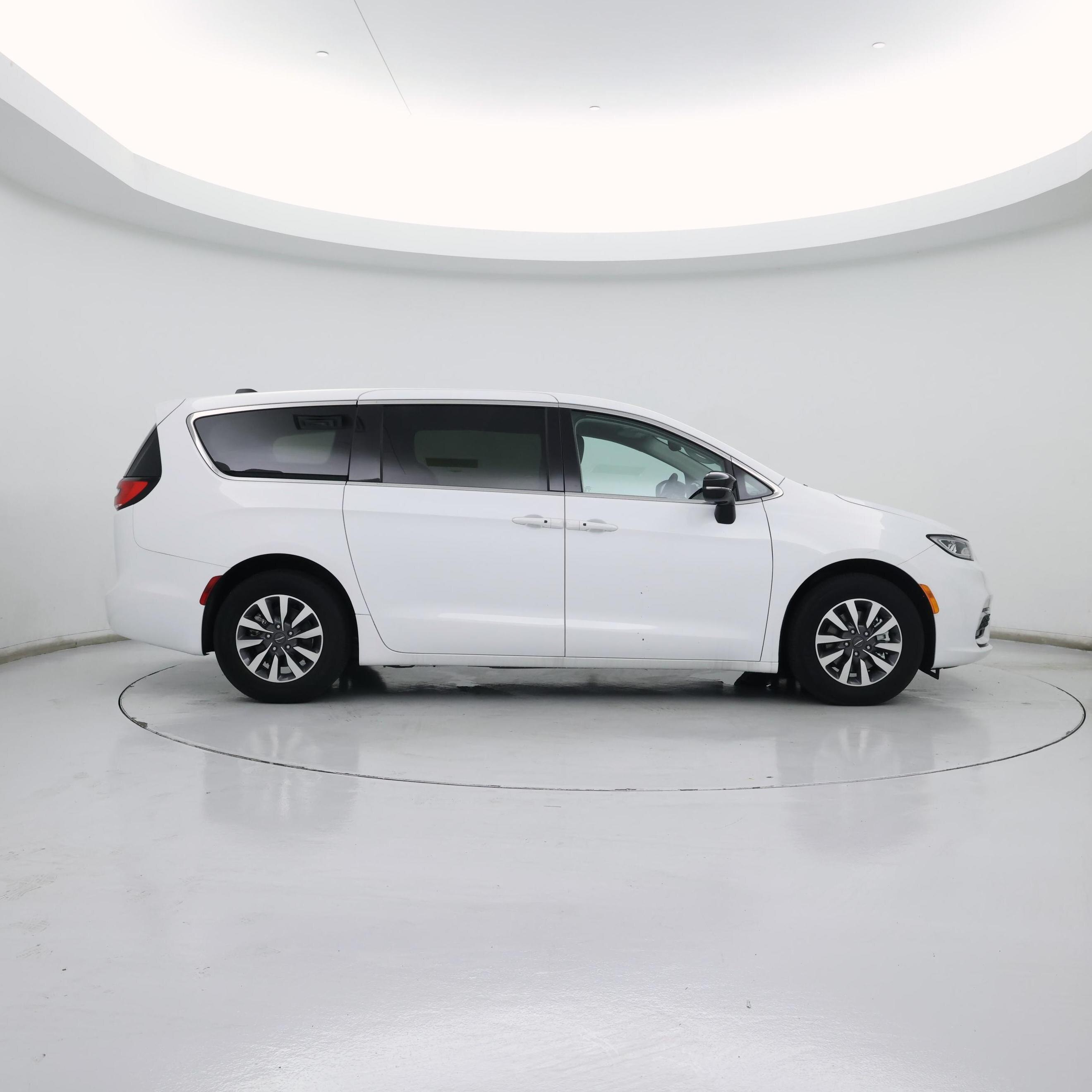 Thumbnail: 2024 Chrysler Pacifica - 7