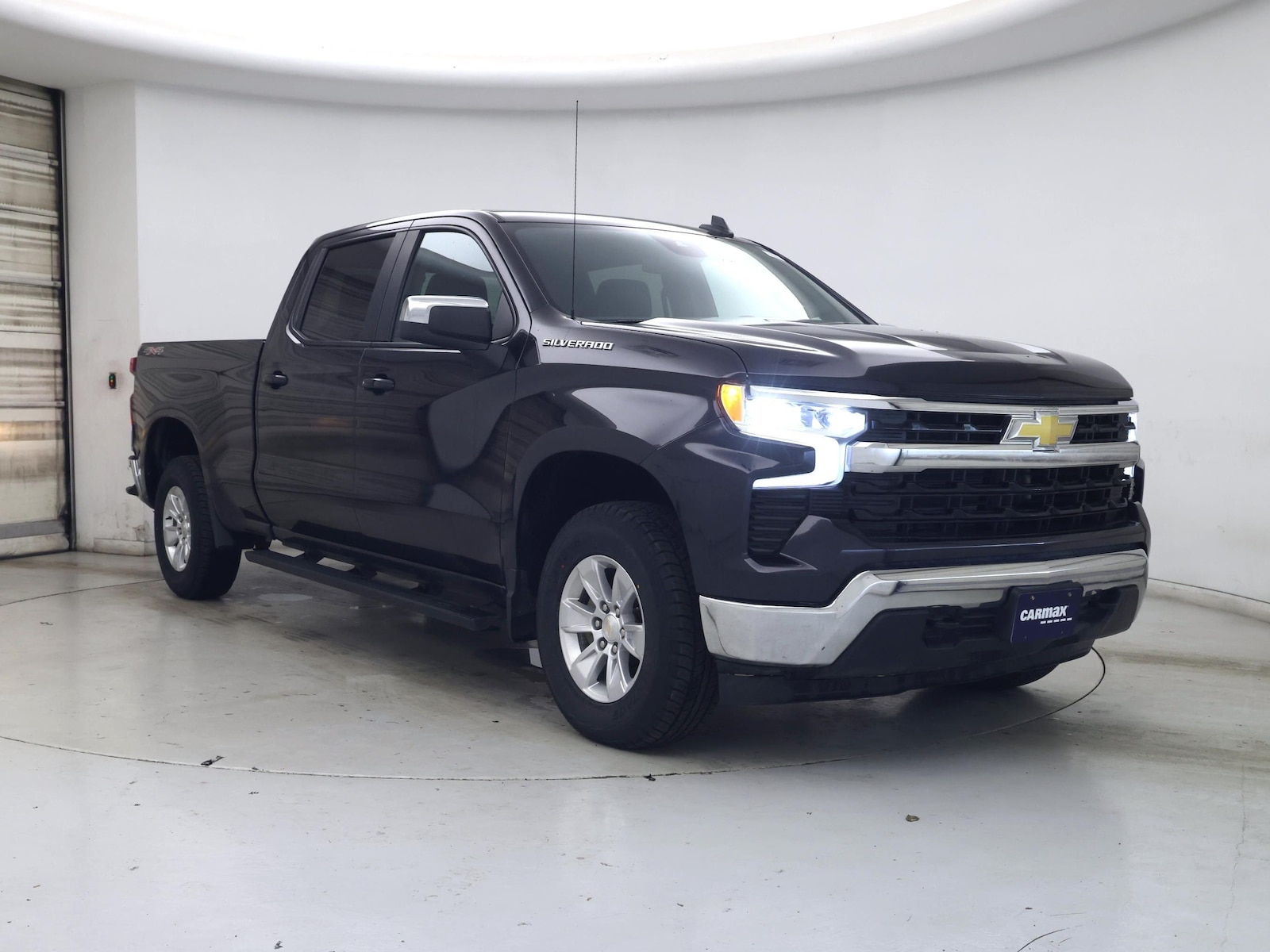 2023 Chevrolet Silverado 1500 LT - Photo 2