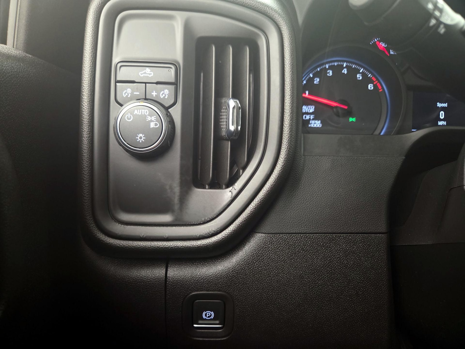 2022 Chevrolet Silverado 1500 Custom - Photo 14