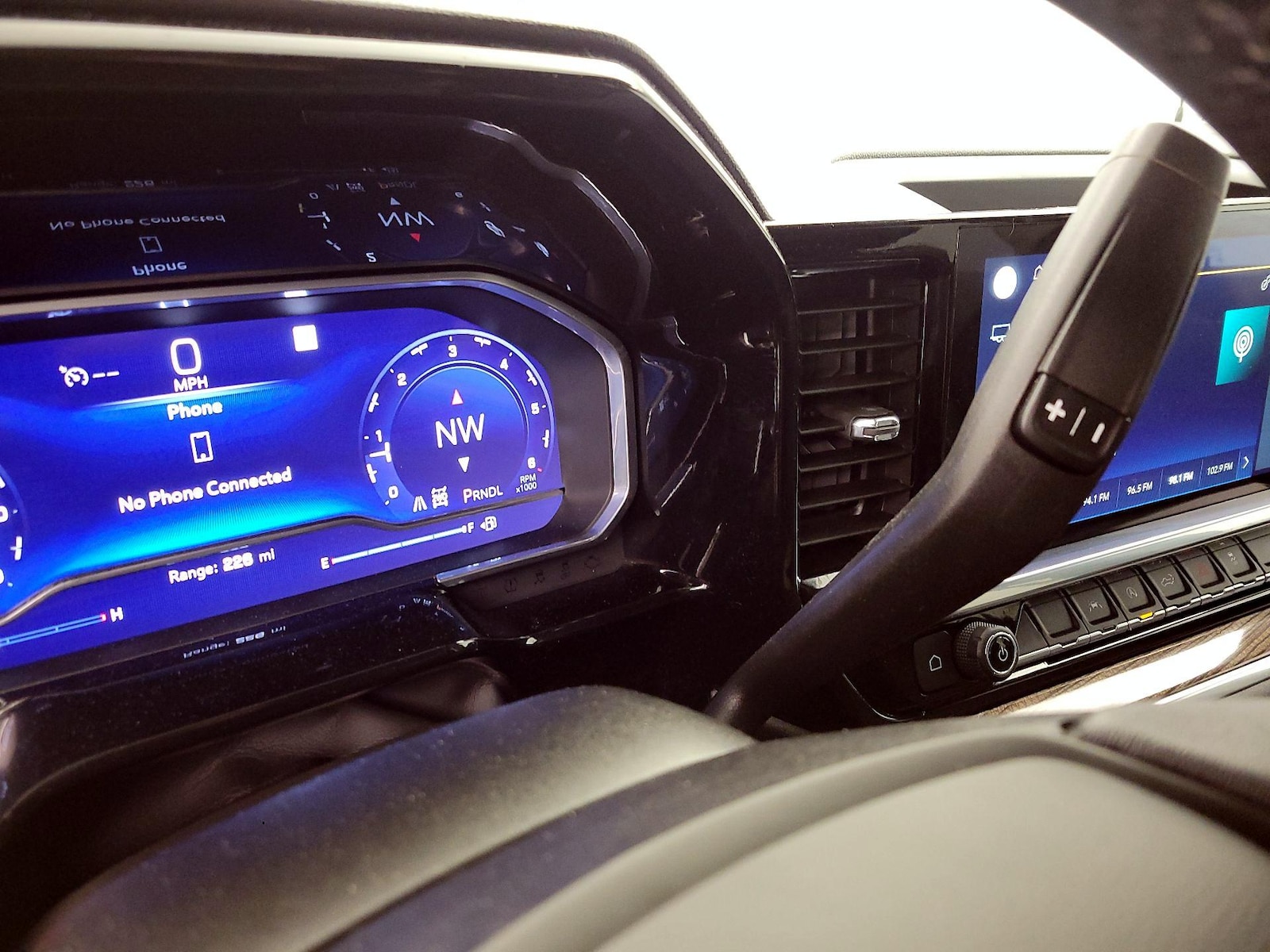 2022 Chevrolet Silverado 1500 LT - Photo 19