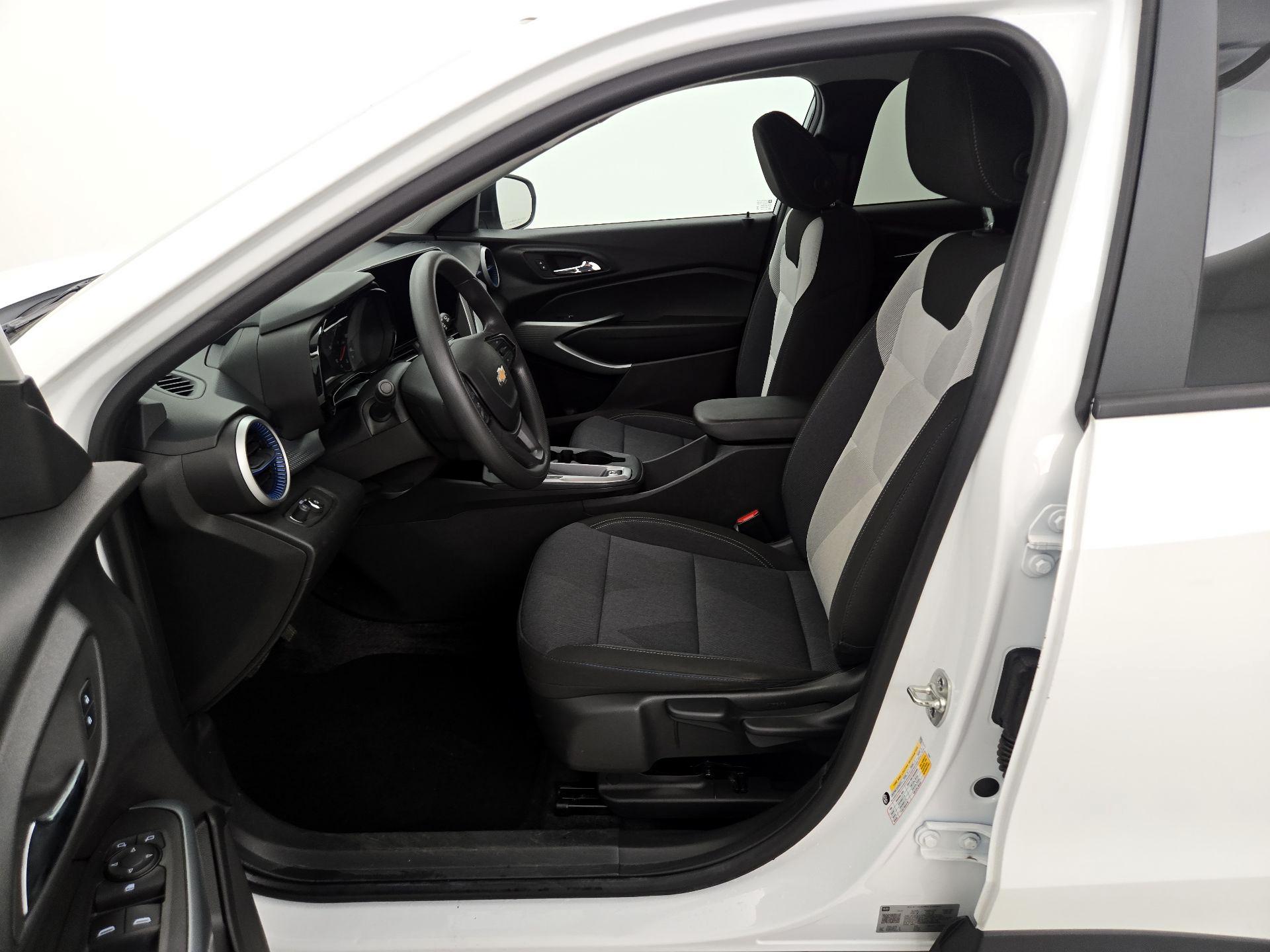 Thumbnail: 2024 Chevrolet Trax - 11