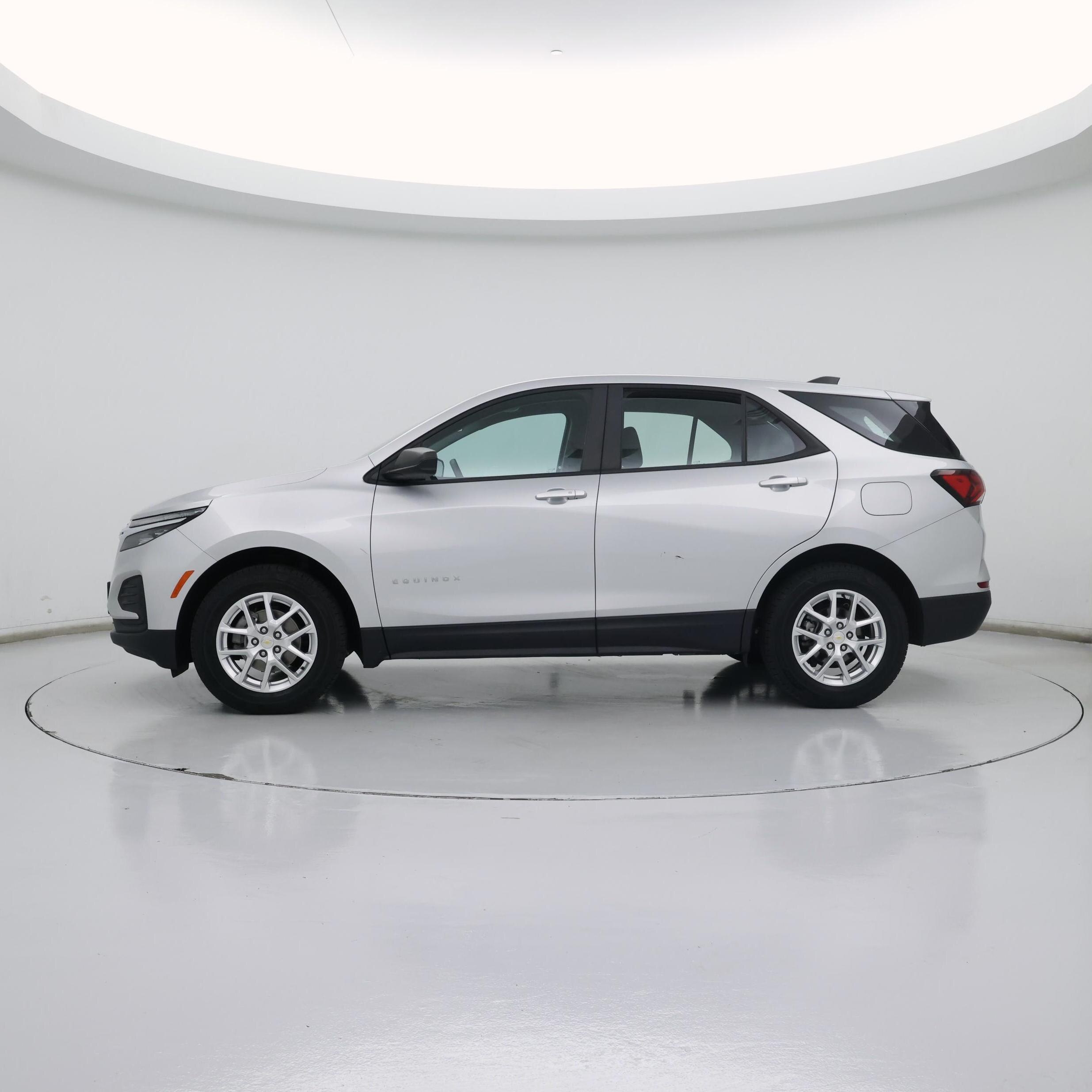 Thumbnail: 2022 Chevrolet Equinox - 3