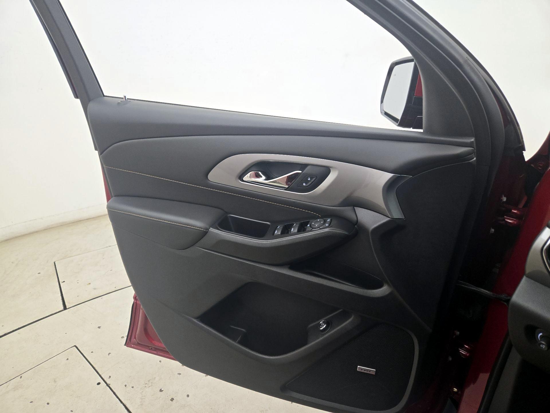 Thumbnail: 2020 Chevrolet Traverse - 12