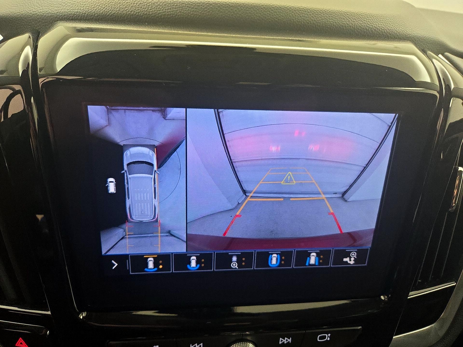 Thumbnail: 2020 Chevrolet Traverse - 14