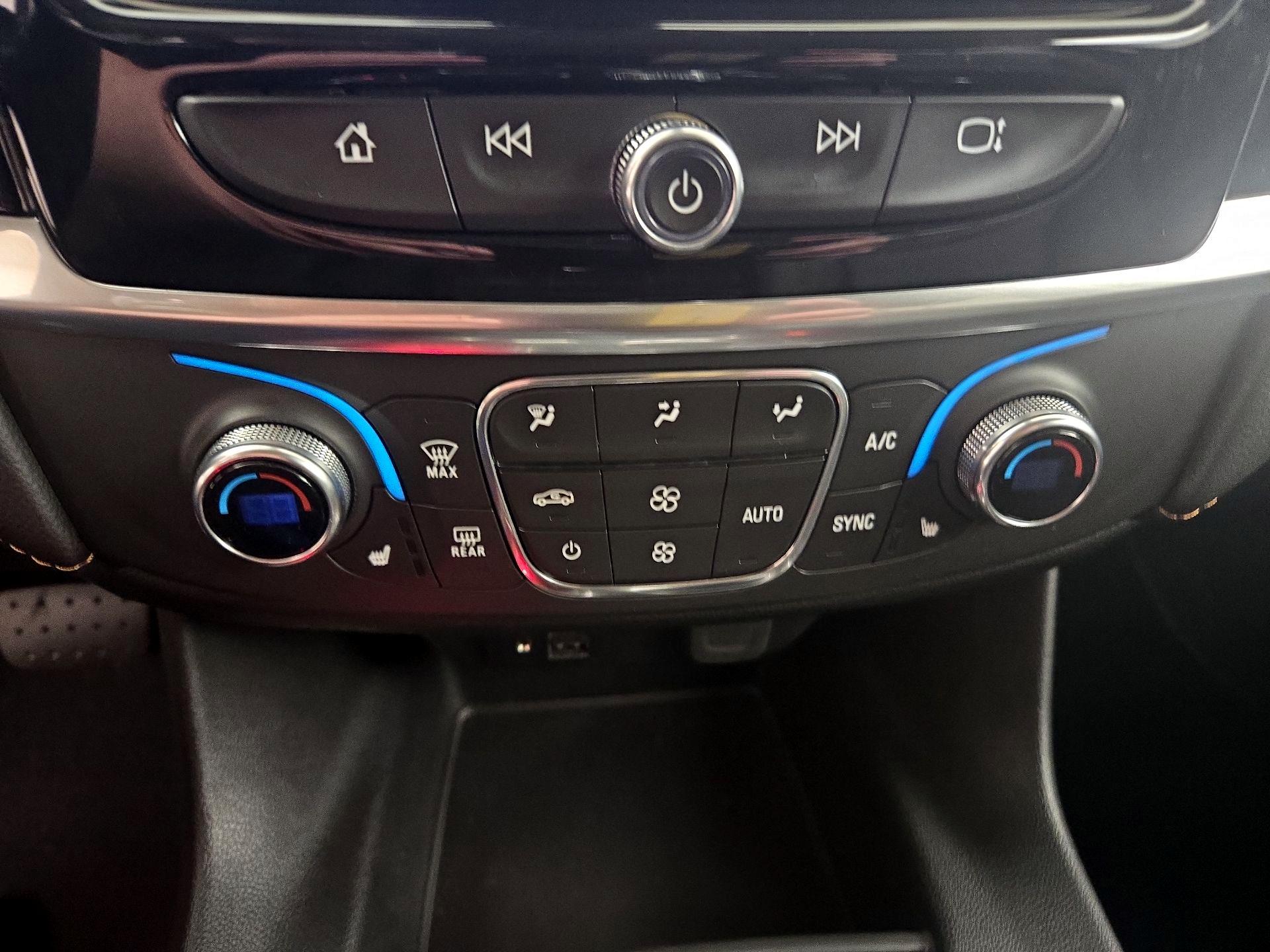 Thumbnail: 2020 Chevrolet Traverse - 16