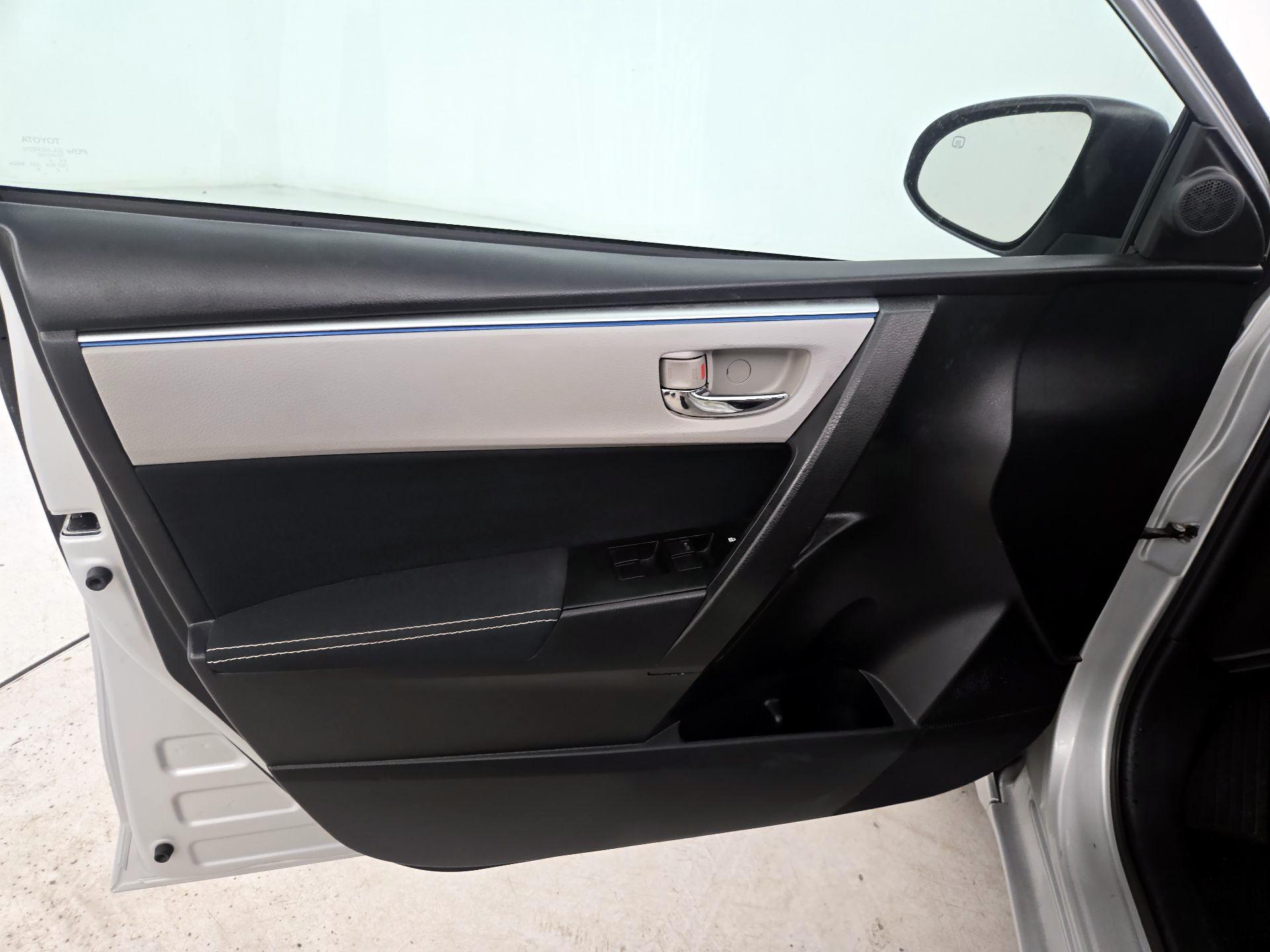 Thumbnail: 2015 Toyota Corolla - 12
