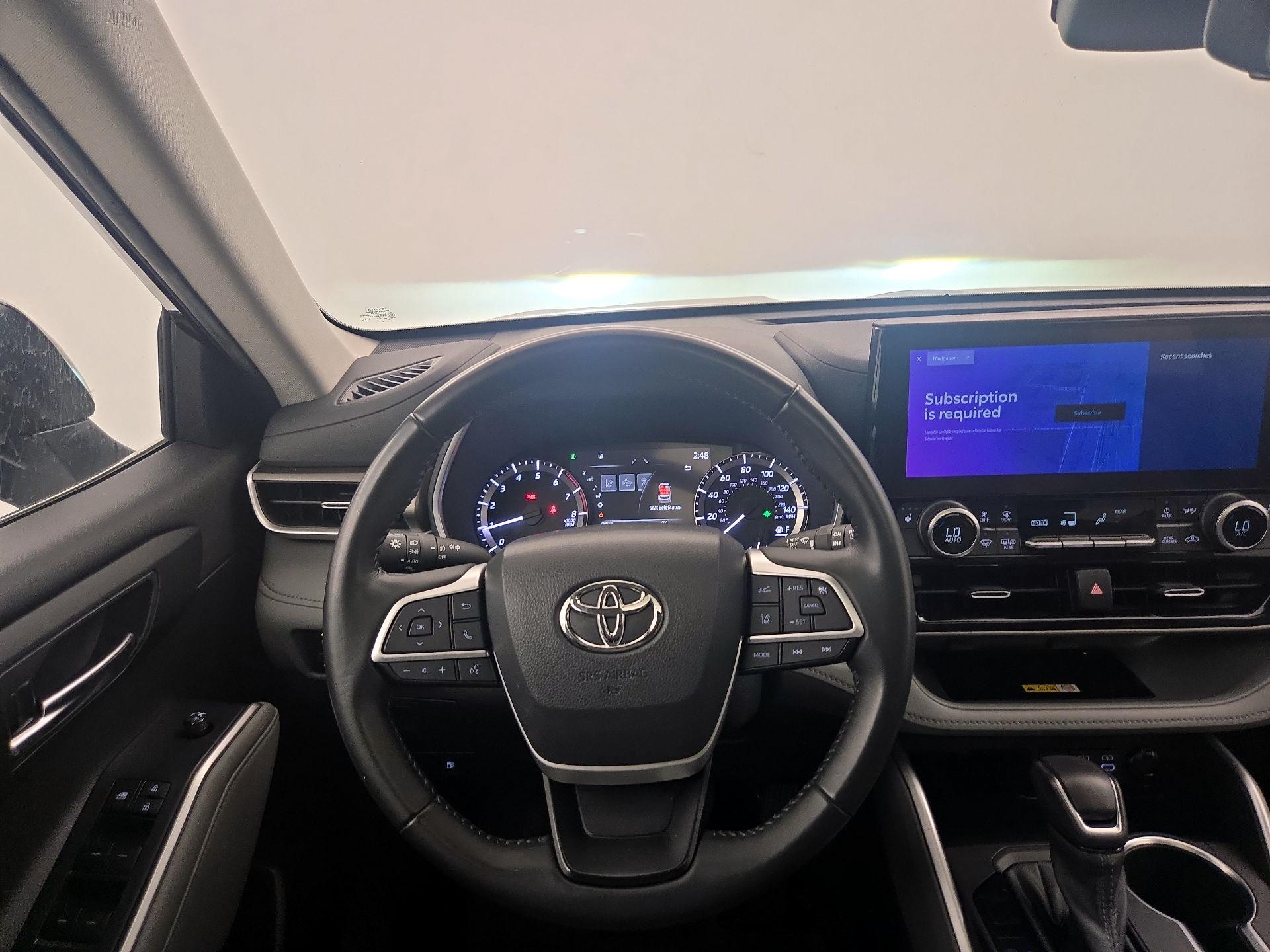 Thumbnail: 2023 Toyota Highlander - 10