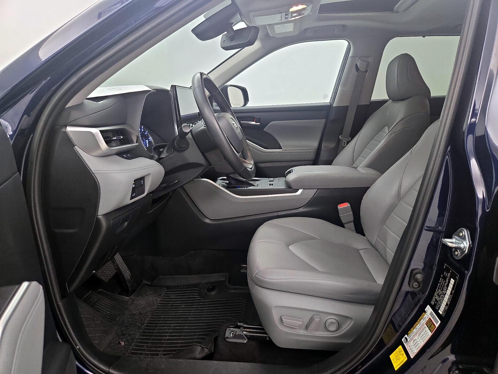 Thumbnail: 2023 Toyota Highlander - 11